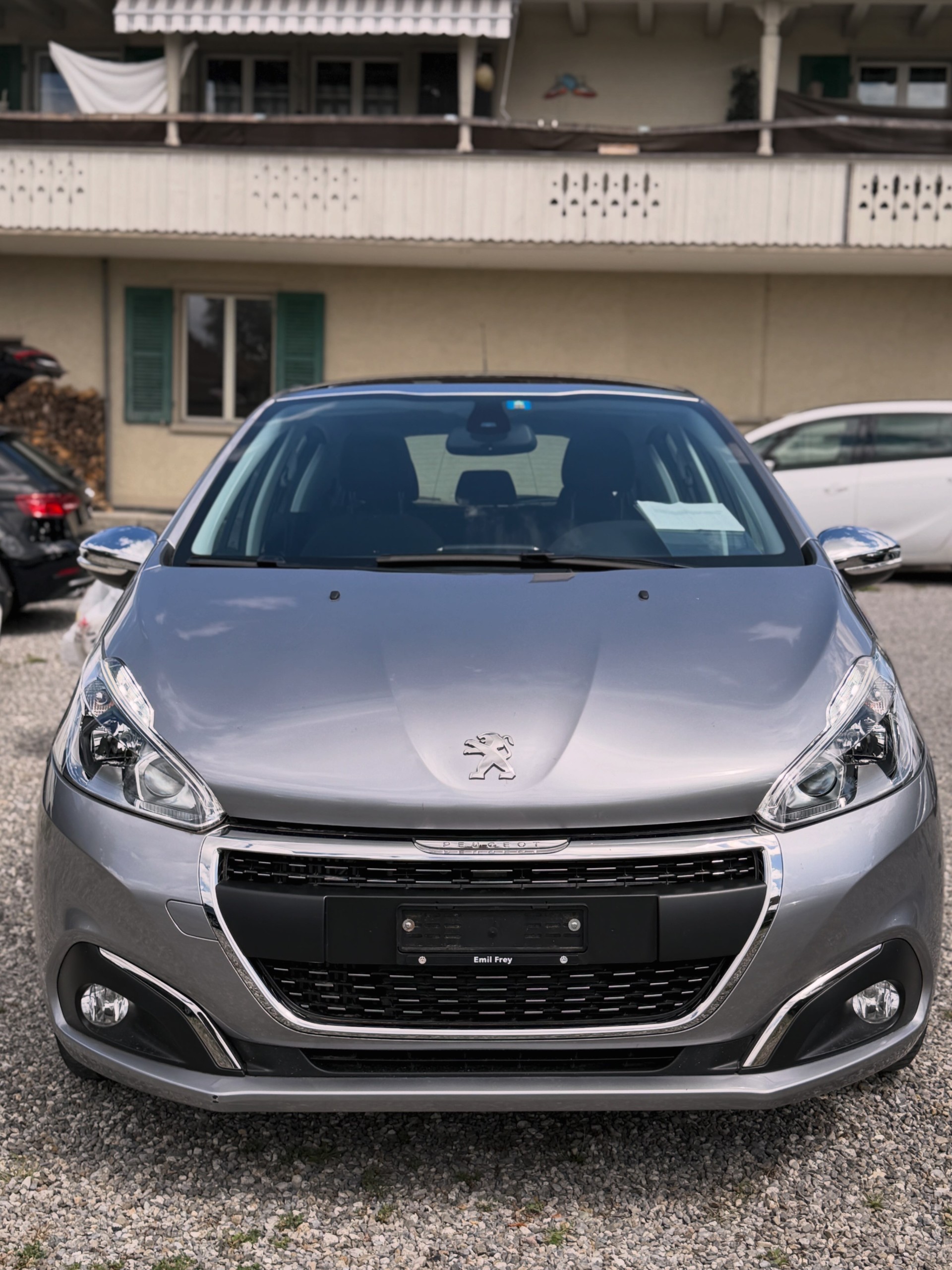 PEUGEOT 208 1.2 PureTech Allure EAT6-showroom-element-3