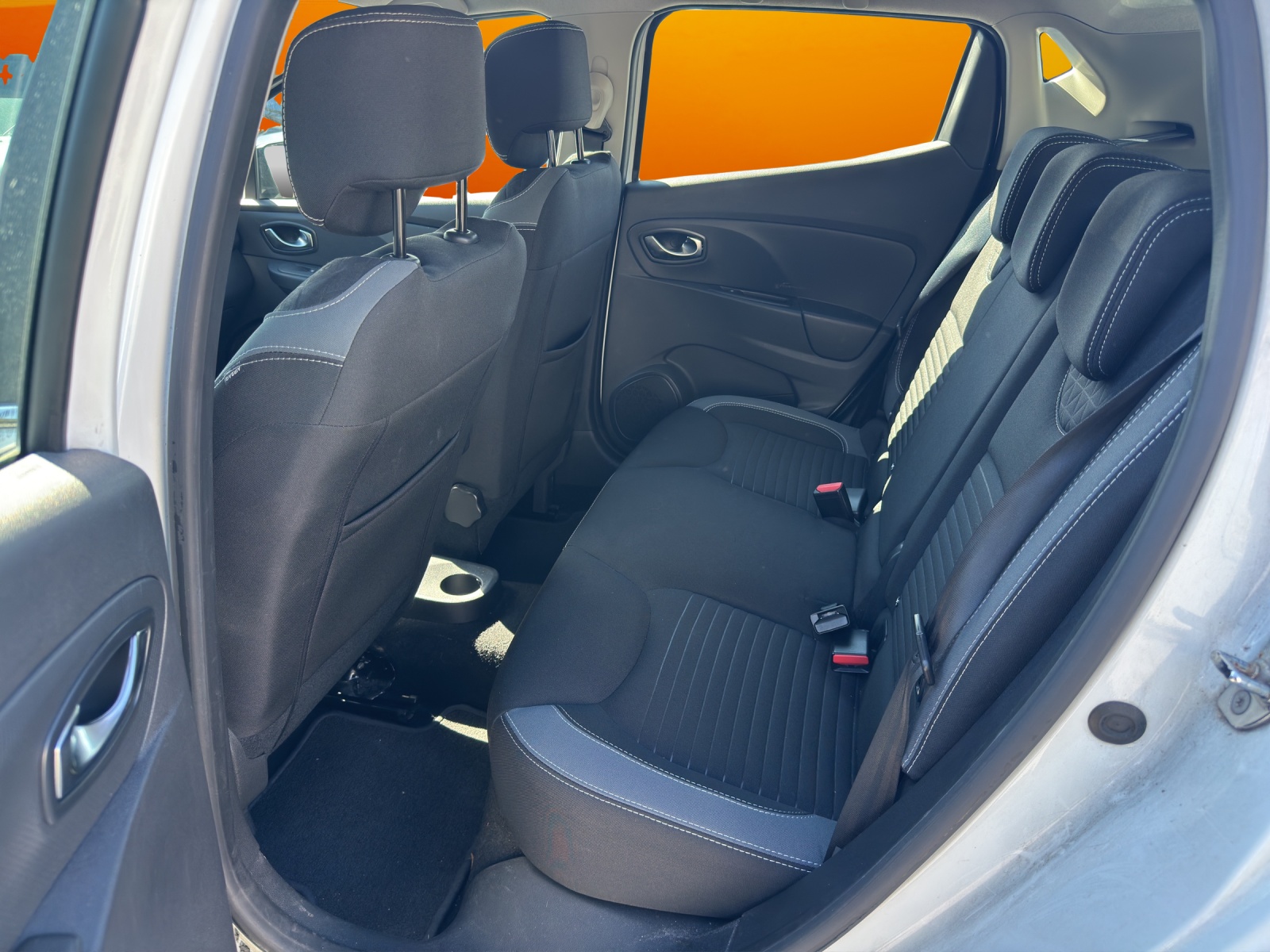 RENAULT Clio 0.9 12V Swiss Edition-image-11
