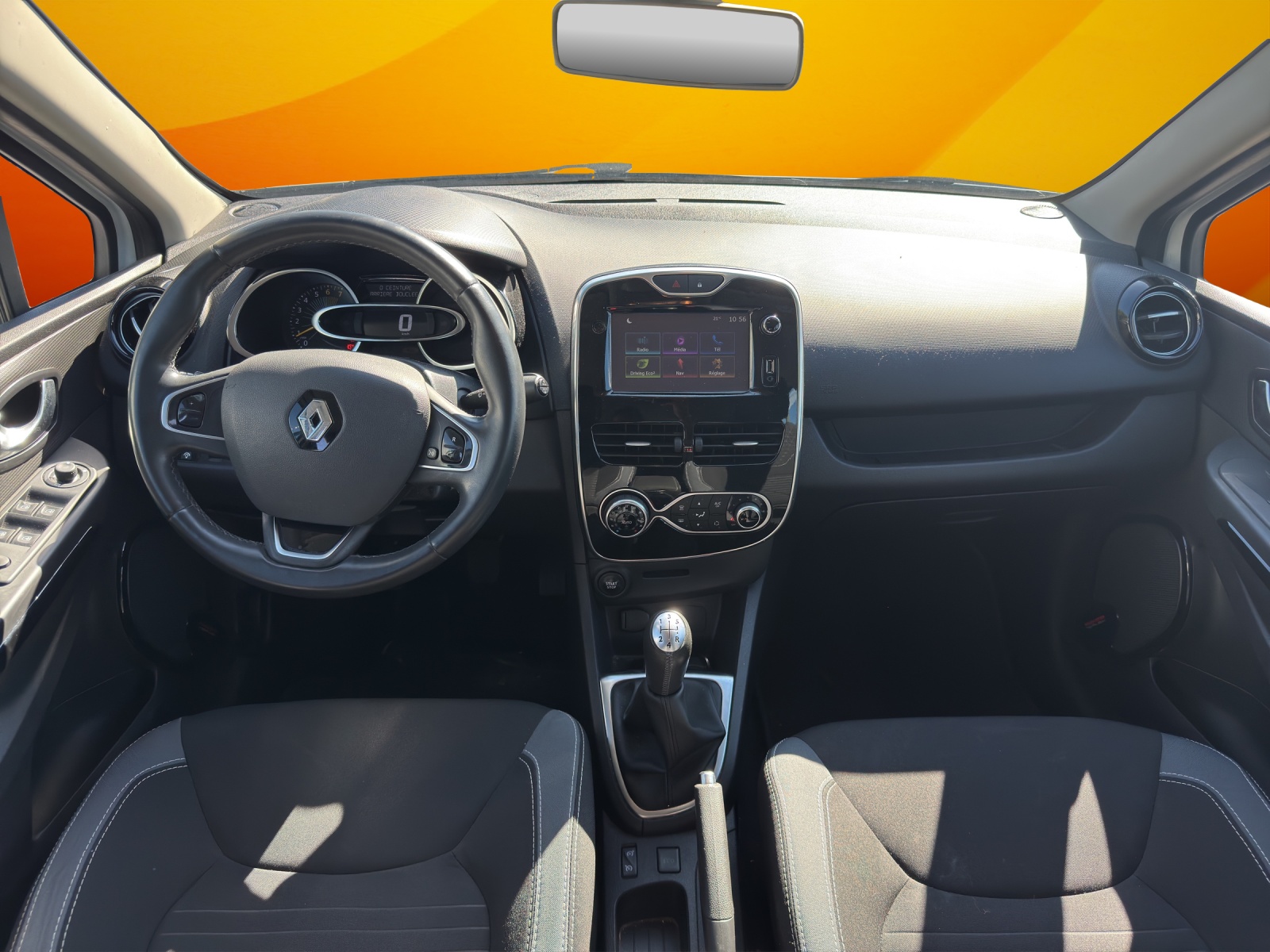RENAULT Clio 0.9 12V Swiss Edition-image-8
