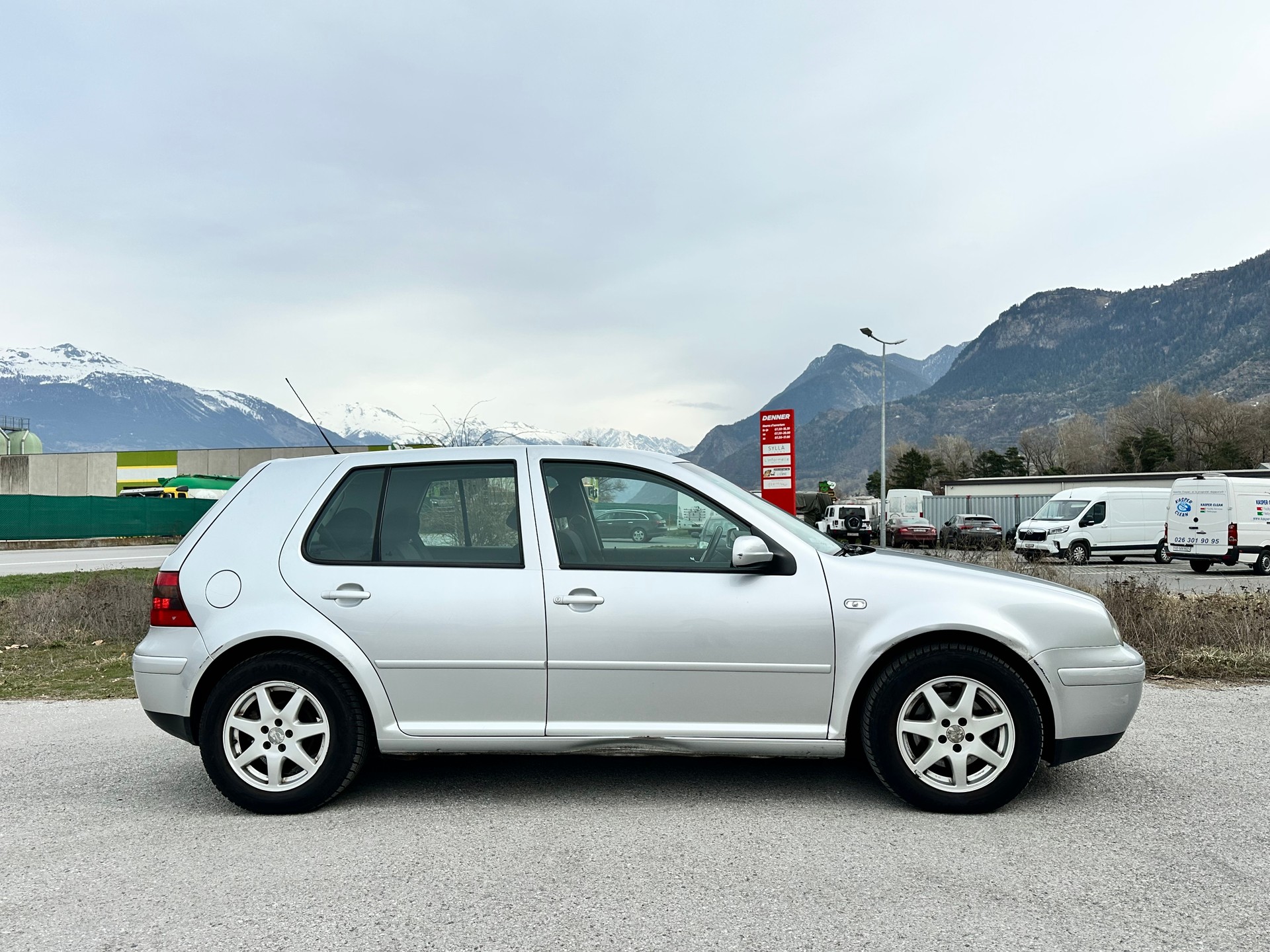 VW Golf 2.0 Comfortline 4Motion-image-5