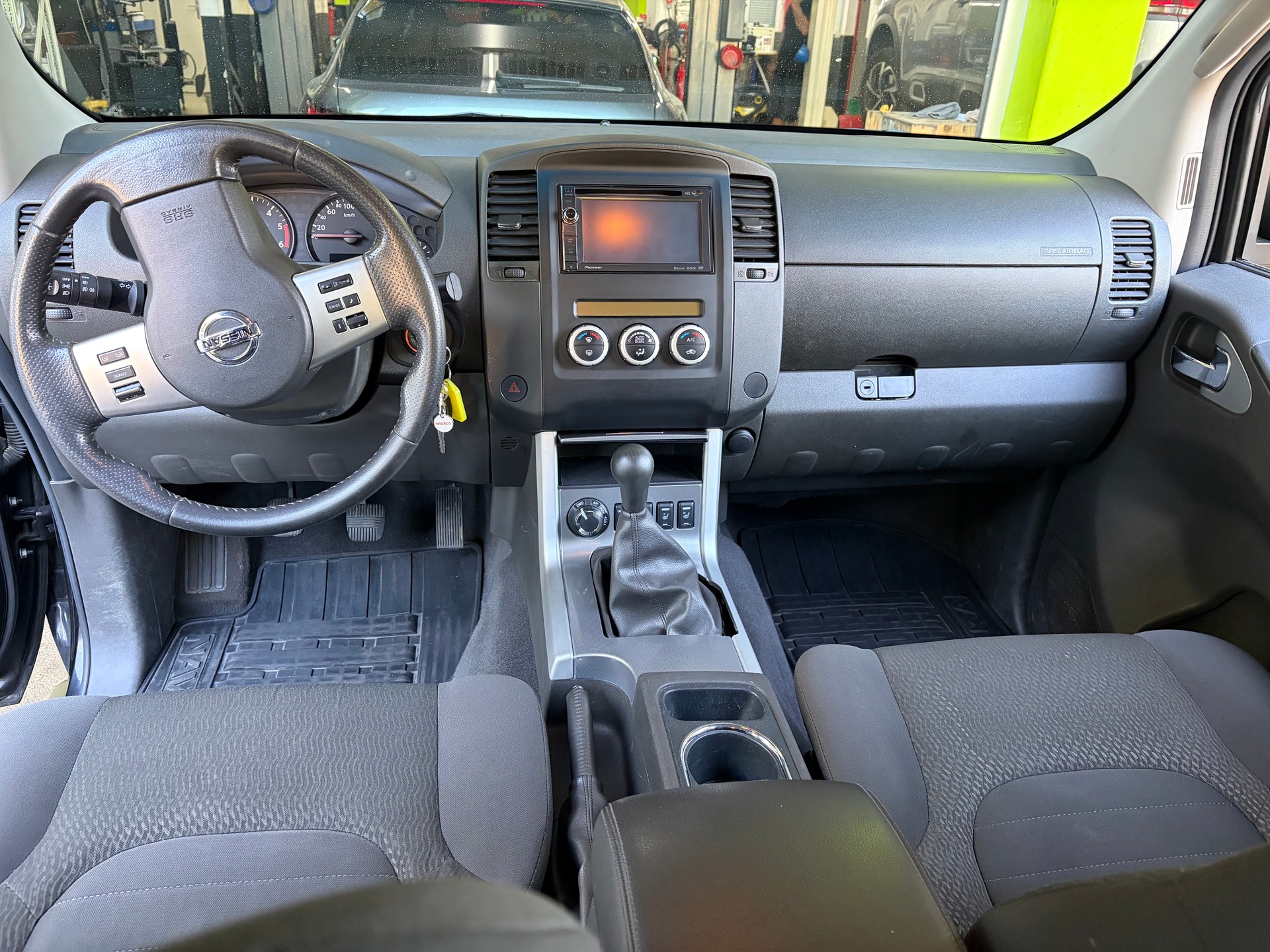NISSAN Navara Double Cab LE 2.5 dCi 4WD LB-image-9