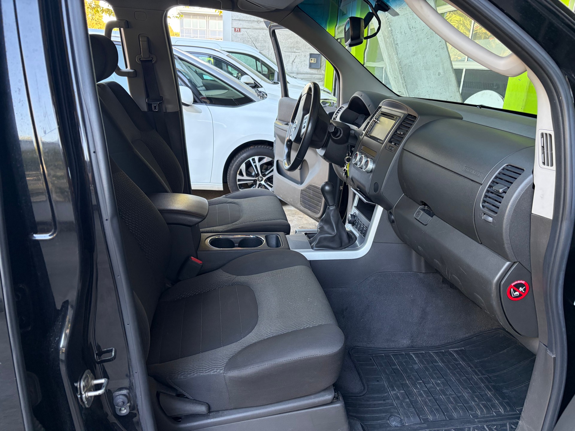 NISSAN Navara Double Cab LE 2.5 dCi 4WD LB-image-12