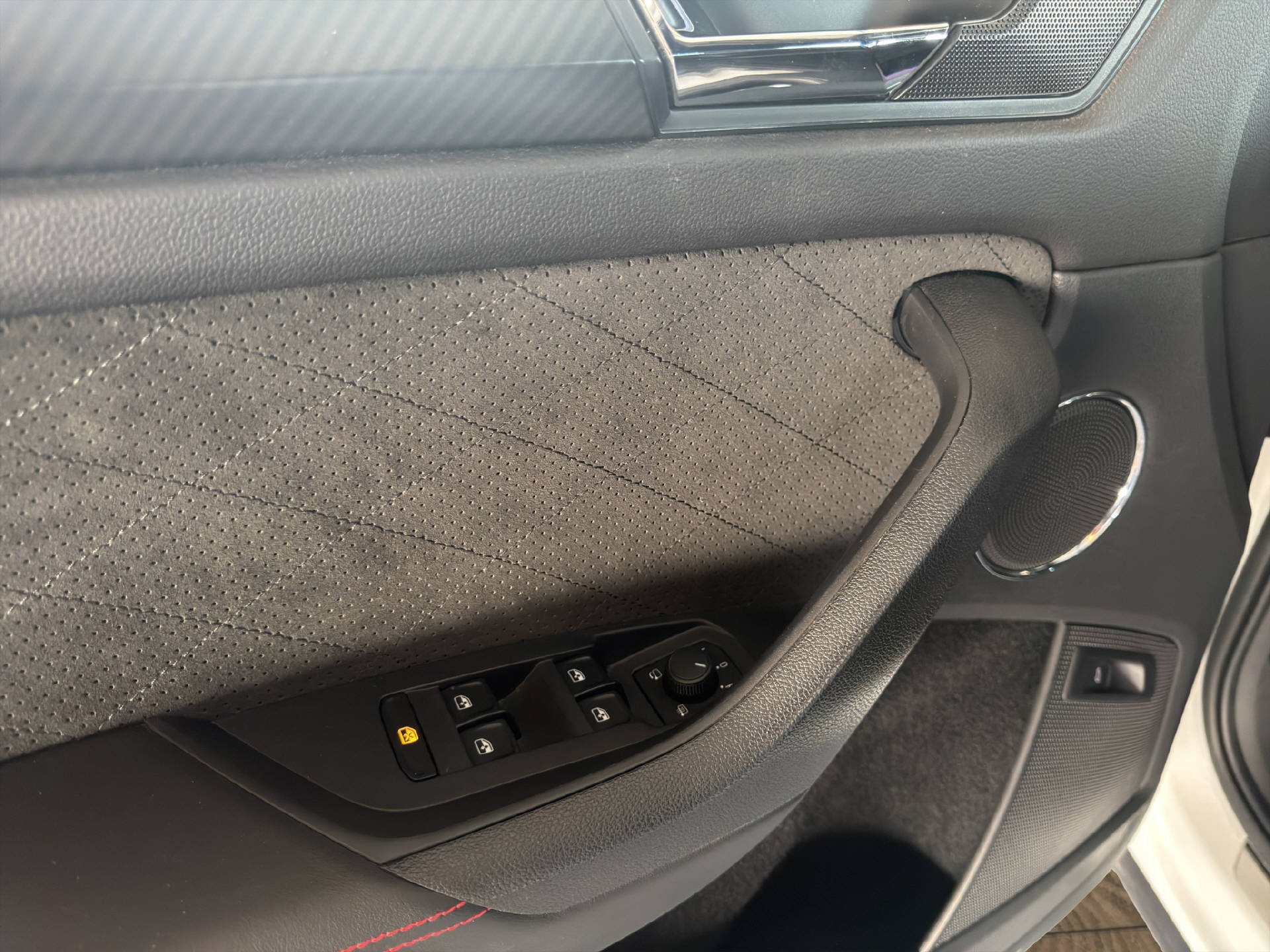 SKODA Kodiaq 2.0 TSI RS DSG-image-16