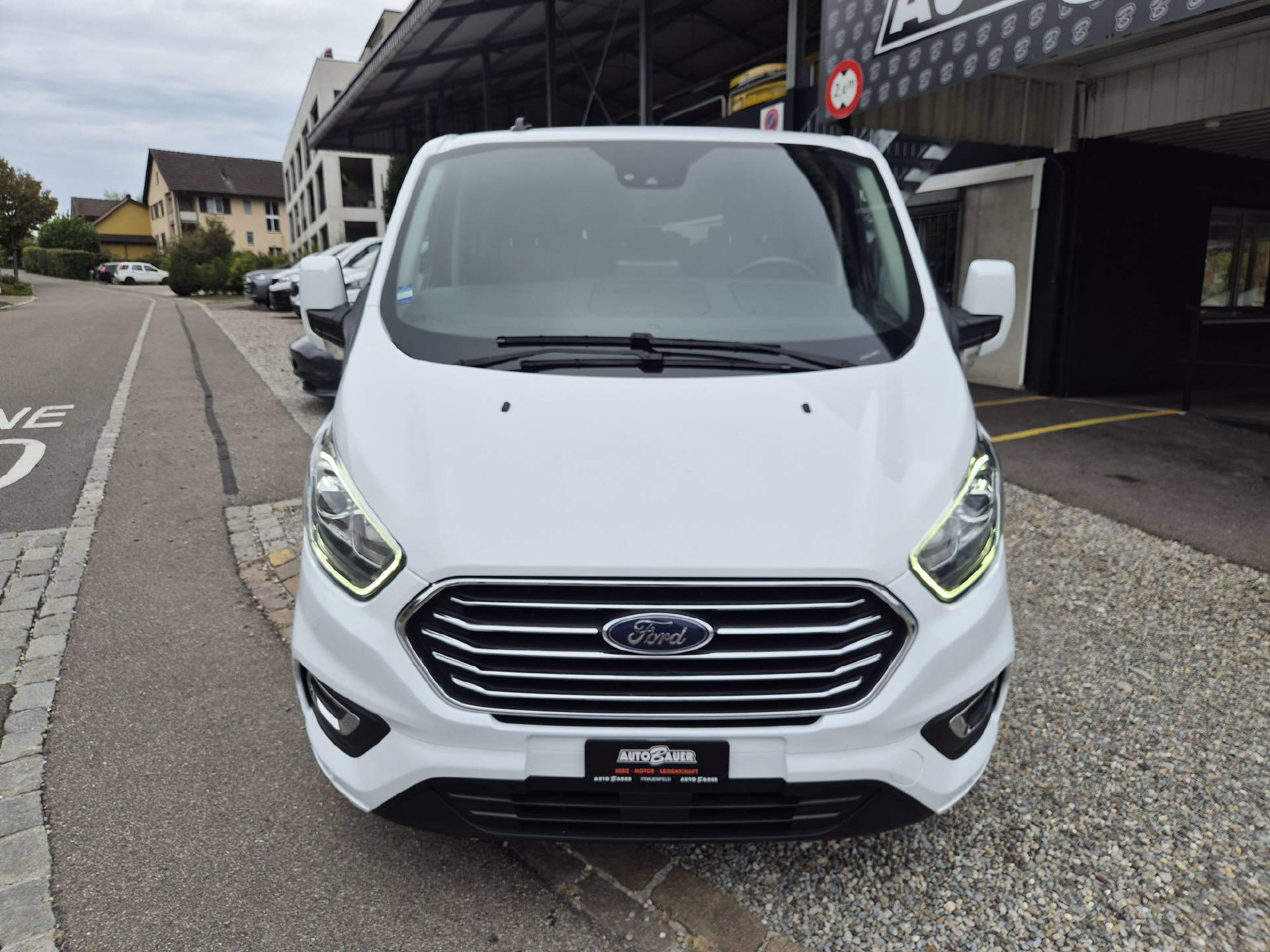 FORD Tourneo Custom 320 L2 2.0 TDCi 130 Titanium-image-1