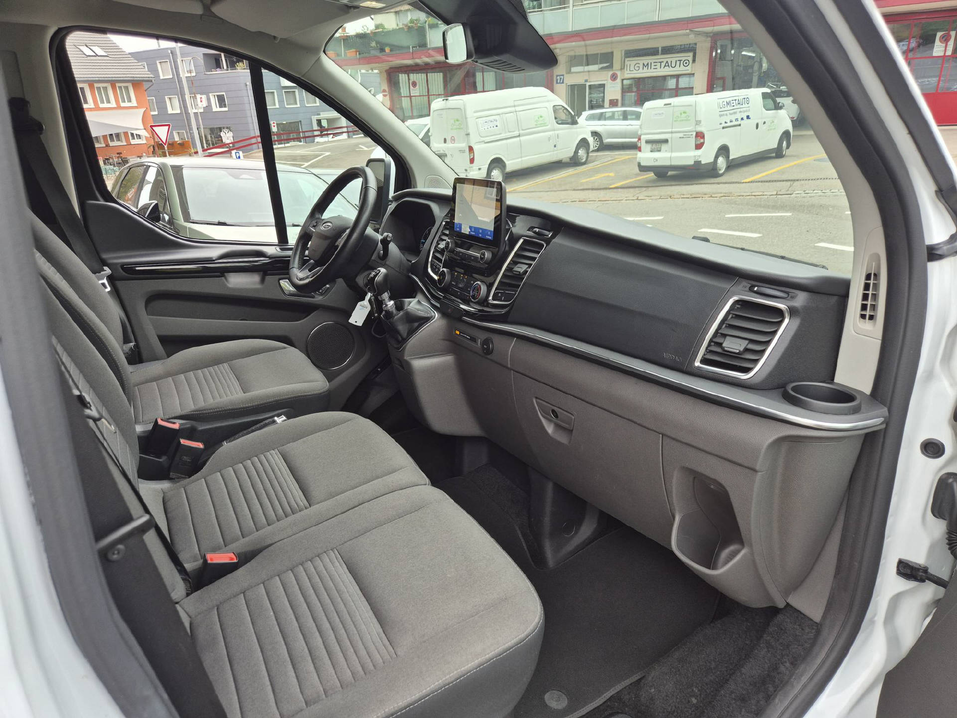 FORD Tourneo Custom 320 L2 2.0 TDCi 130 Titanium-image-11