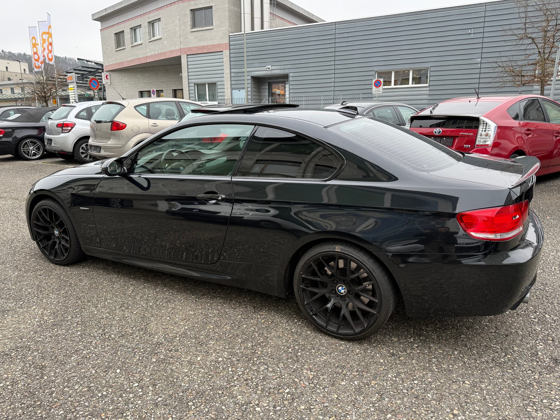 BMW 335i Coupé-showroom-element-2