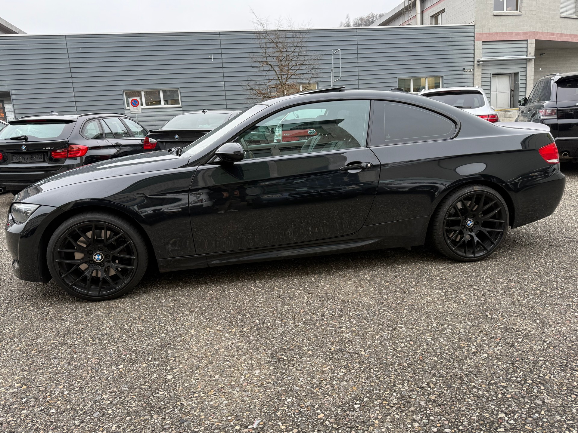 BMW 335i Coupé-showroom-element-1