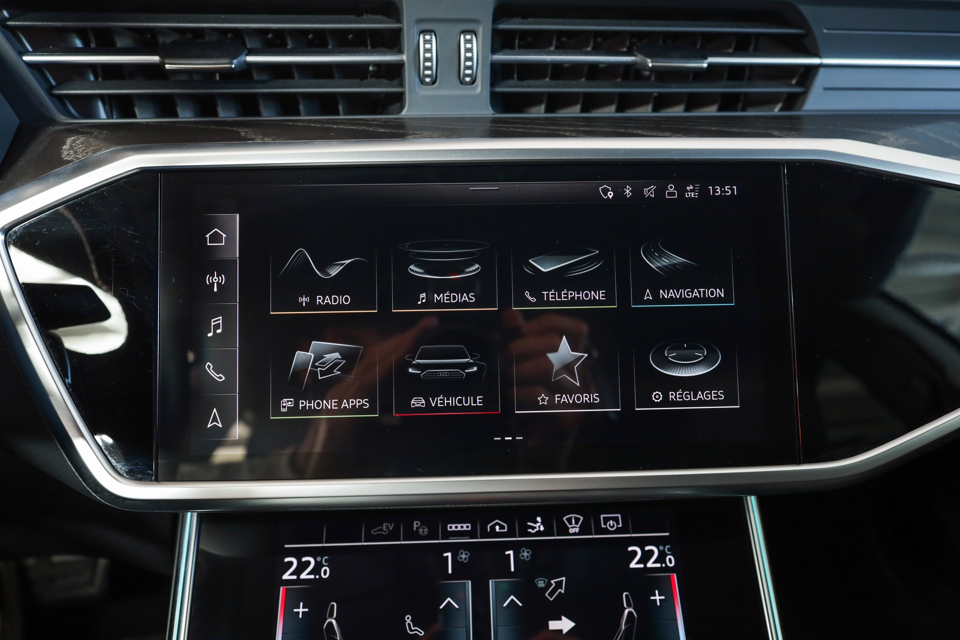 AUDI A7 Sportback 55 TFSI e quattro Carat Beige S line • Bang & Olufsen • Head-up Display-image-16