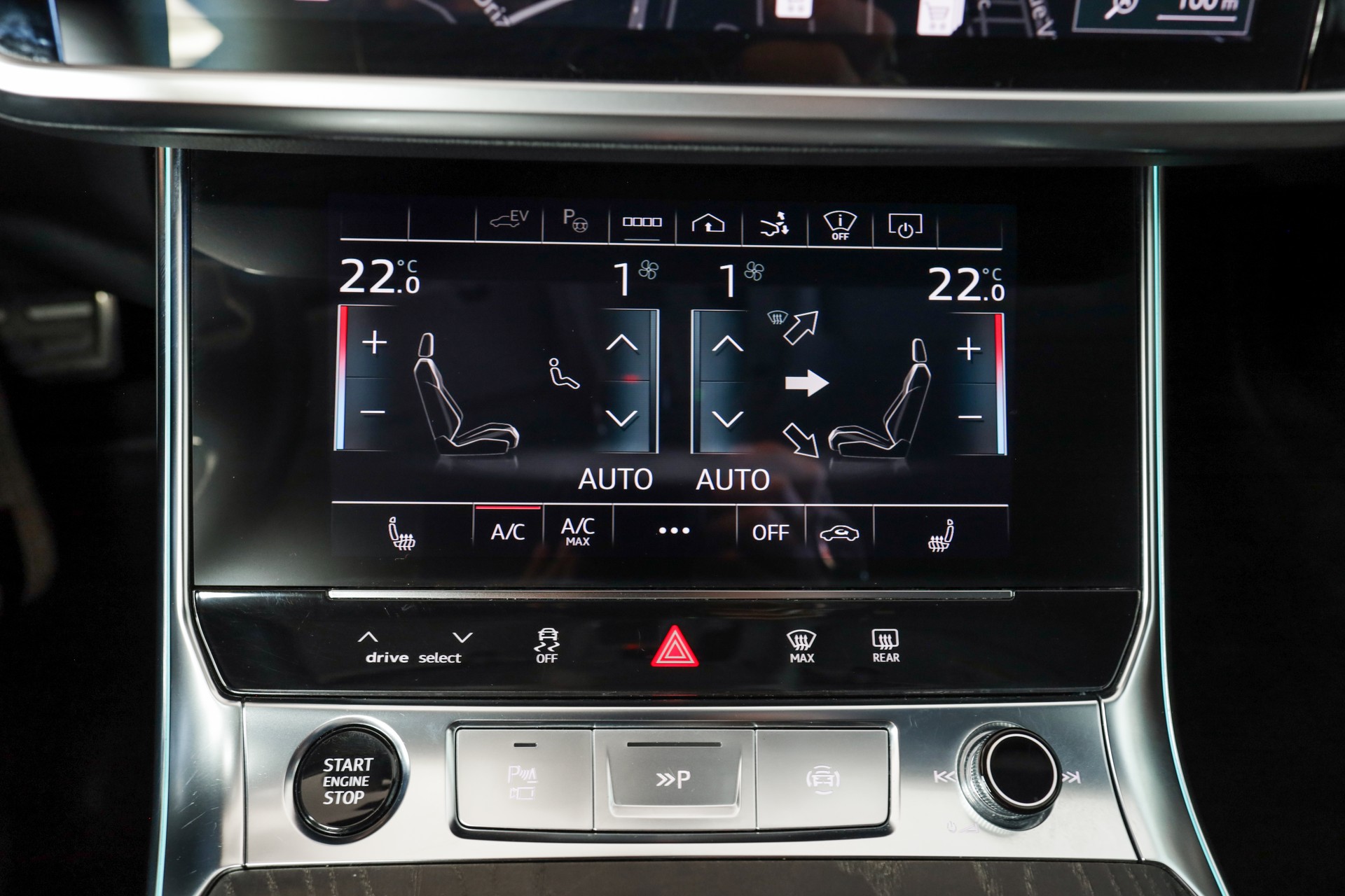 AUDI A7 Sportback 55 TFSI e quattro Carat Beige S line • Bang & Olufsen • Head-up Display-image-18