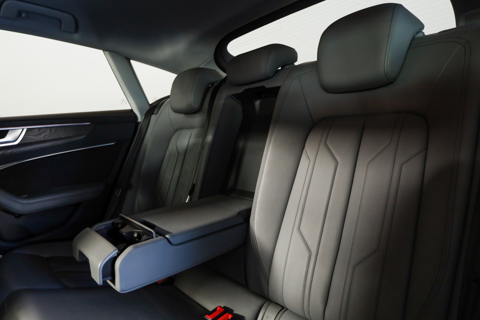 AUDI A7 Sportback 55 TFSI e quattro Carat Beige S line • Bang & Olufsen • Head-up Display-image-14