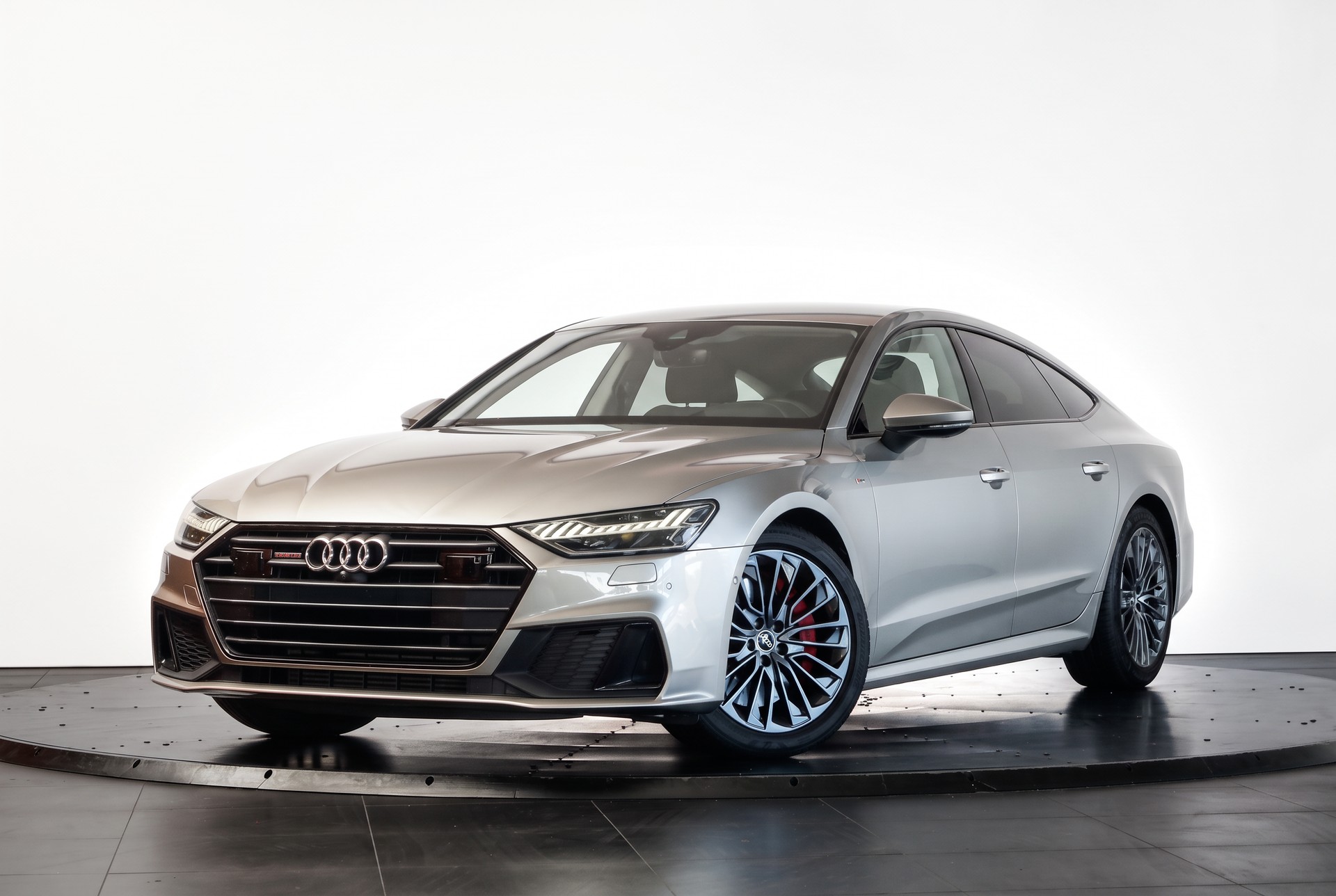 AUDI A7 Sportback 55 TFSI e quattro Carat Beige S line / Bang & Olufsen / Head-up Display-showroom-element-3