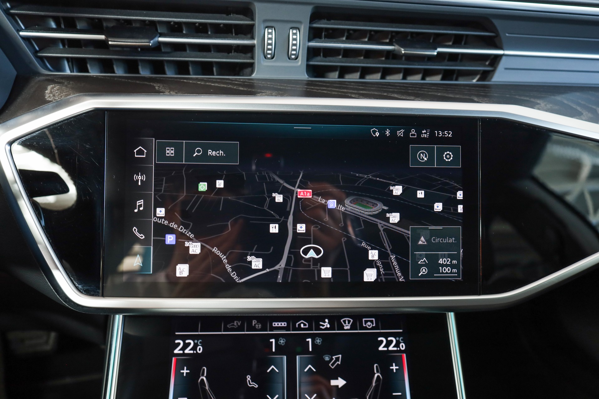 AUDI A7 Sportback 55 TFSI e quattro Carat Beige S line • Bang & Olufsen • Head-up Display-image-17