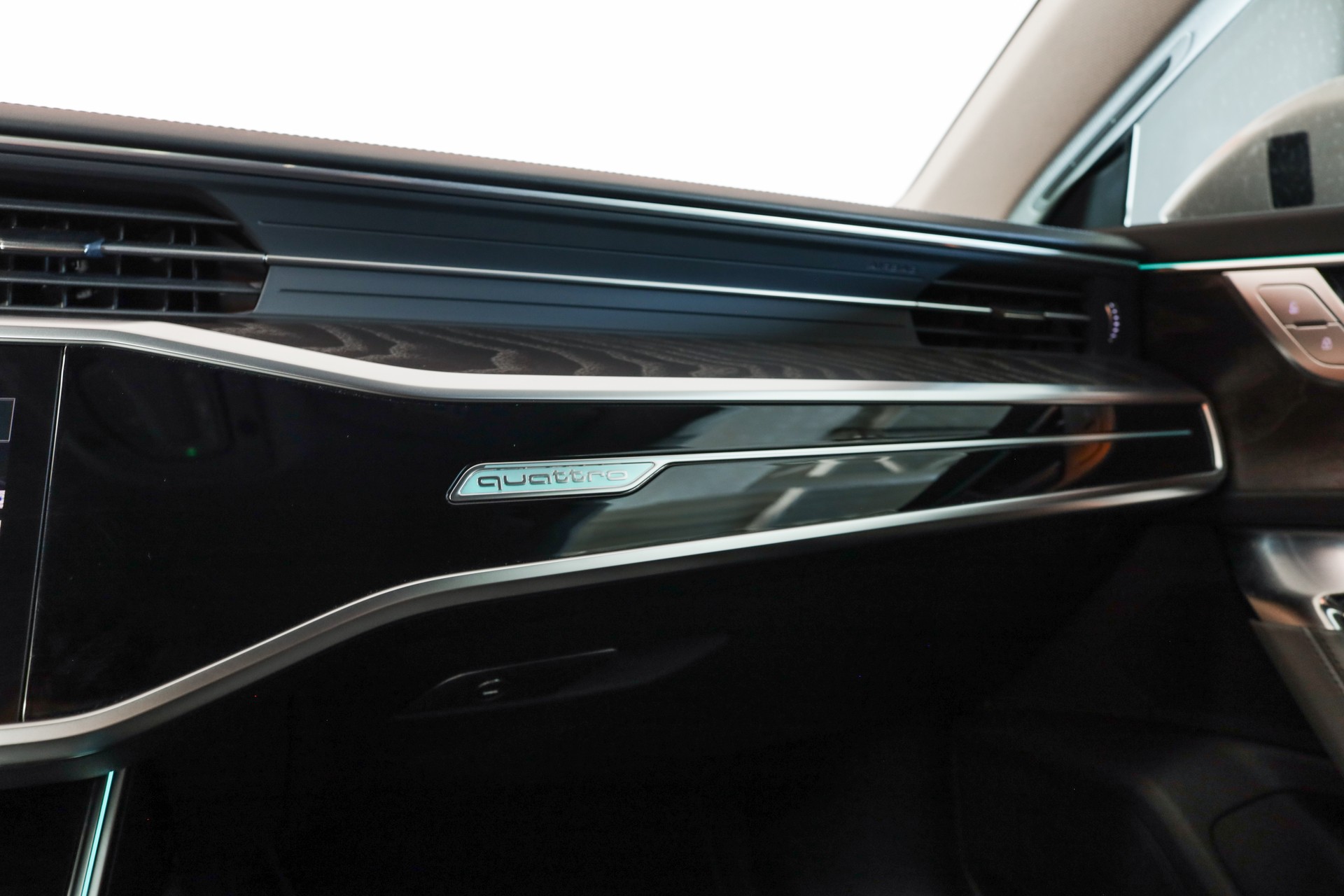 AUDI A7 Sportback 55 TFSI e quattro Carat Beige S line • Bang & Olufsen • Head-up Display-image-25