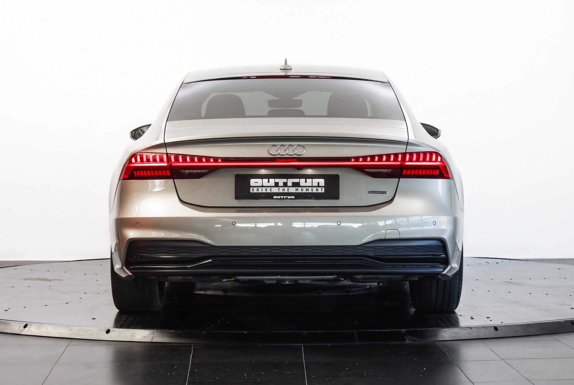 AUDI A7 Sportback 55 TFSI e quattro Carat Beige S line / Bang & Olufsen / Head-up Display-showroom-element-2