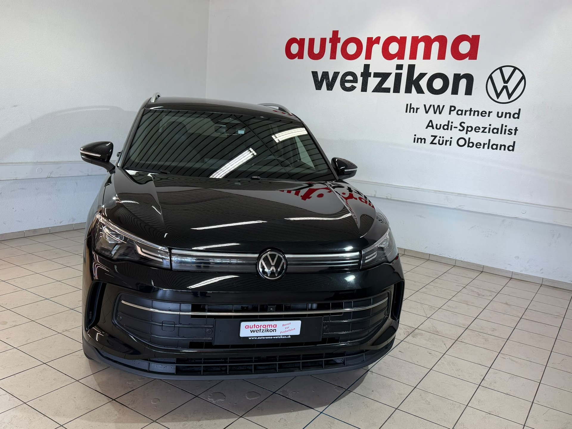 VW Tiguan 2.0 TDI SCR Life DSG-showroom-element-1