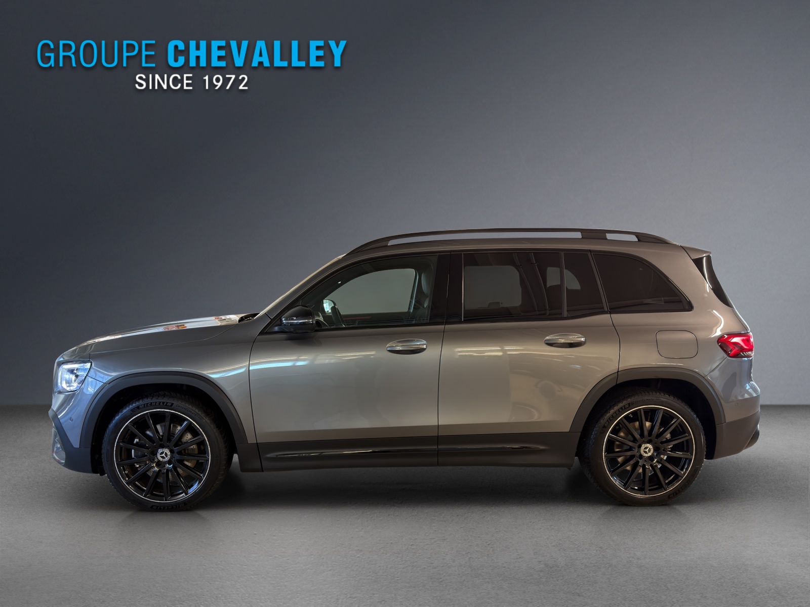 MERCEDES-BENZ GLB 250 AMG Line 4 MATIC-showroom-element-2