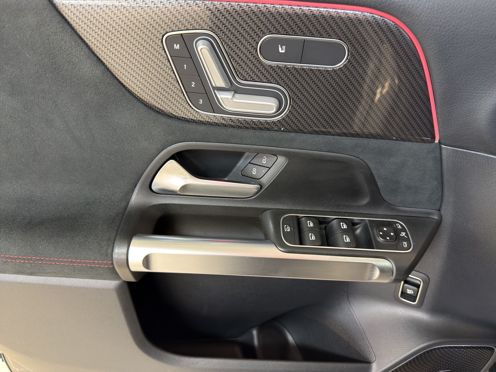 MERCEDES-BENZ GLB 250 AMG Line 4 MATIC-image-8