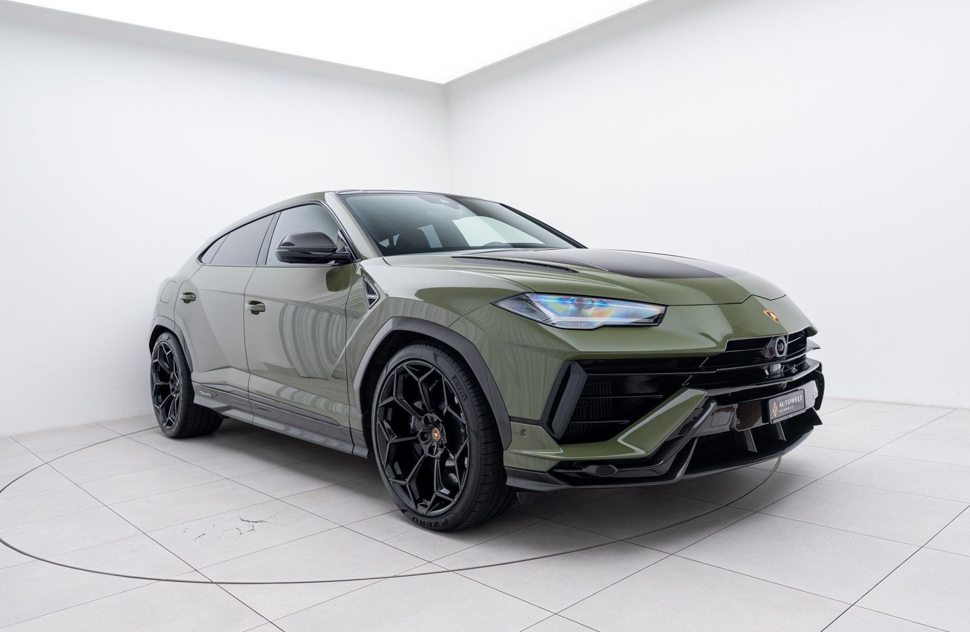 LAMBORGHINI Urus Performante