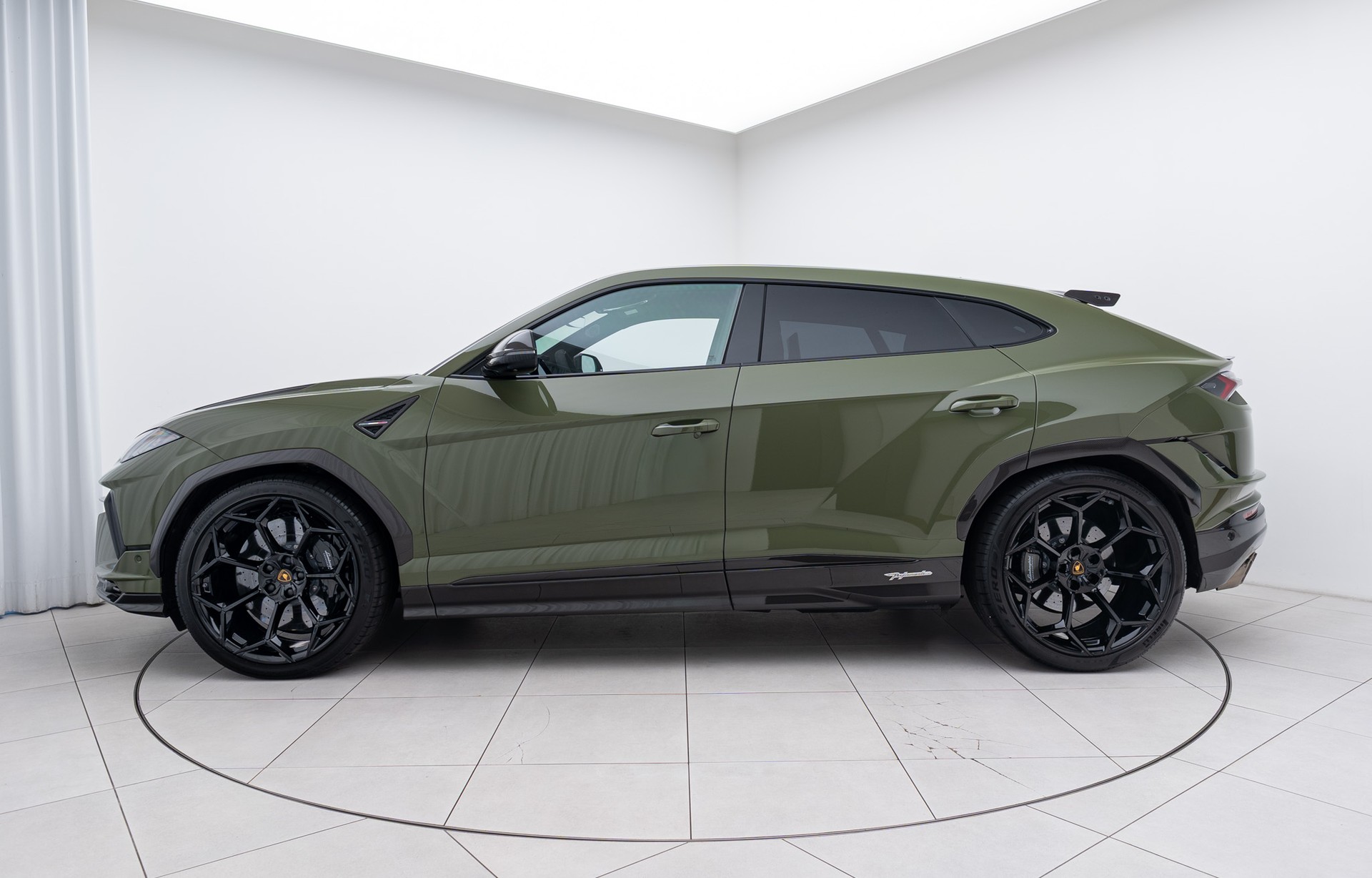 LAMBORGHINI Urus Performante-showroom-element-1