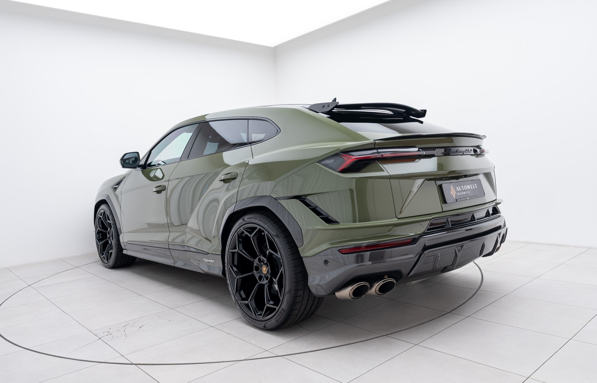 LAMBORGHINI Urus Performante-showroom-element-2