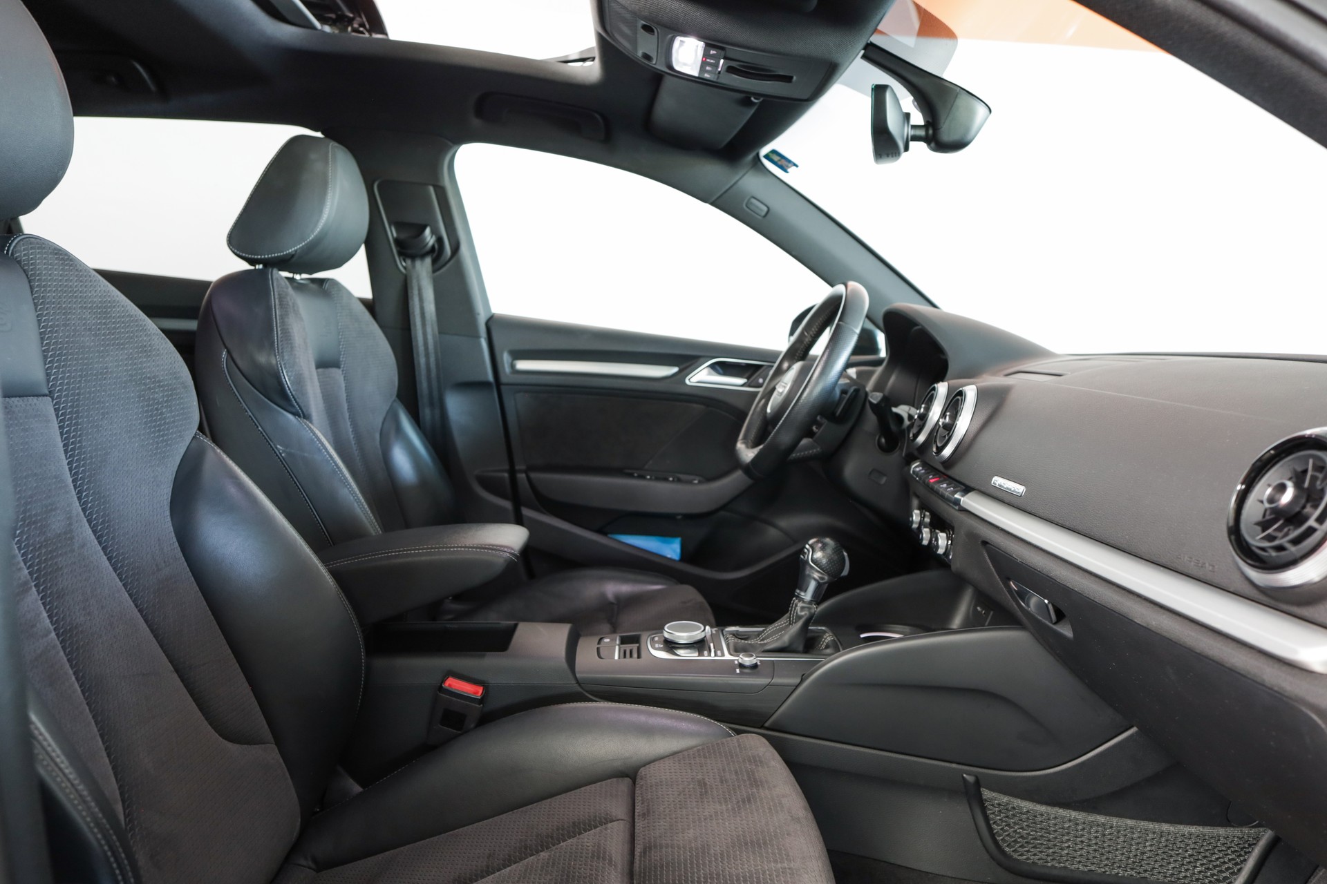 AUDI A3 Sportback 2.0 TFSI Sport quattro S-tronic • Gris Daytona • S line • Virtual Cockpit-image-11