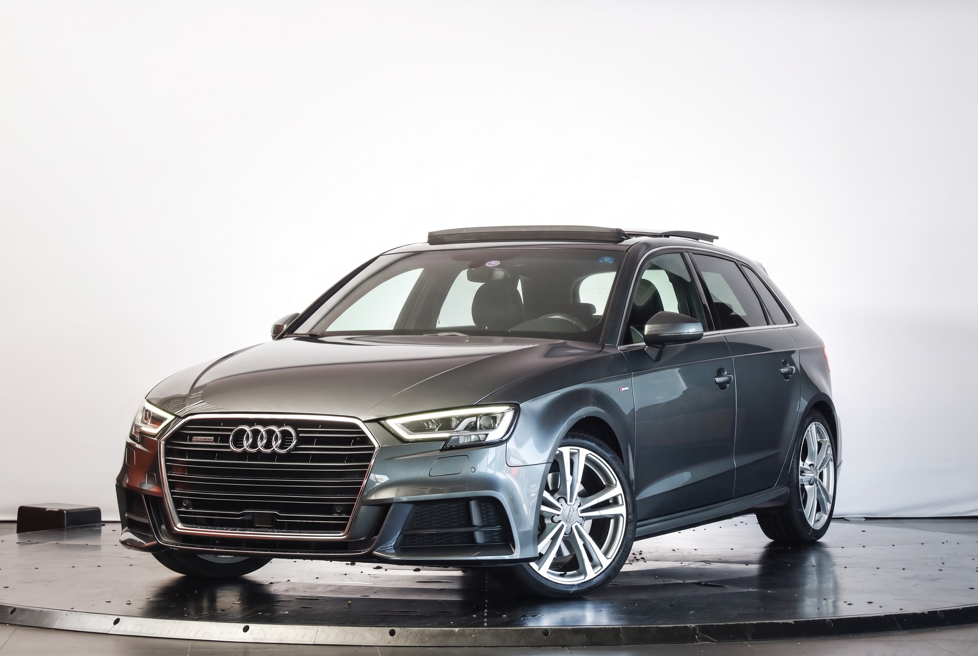 AUDI A3 Sportback 2.0 TFSI Sport quattro S-tronic • Gris Daytona • S line • Virtual Cockpit-showroom-element-3
