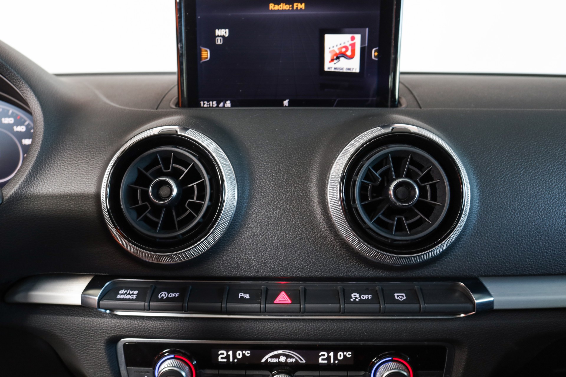AUDI A3 Sportback 2.0 TFSI Sport quattro S-tronic • Gris Daytona • S line • Virtual Cockpit-image-17