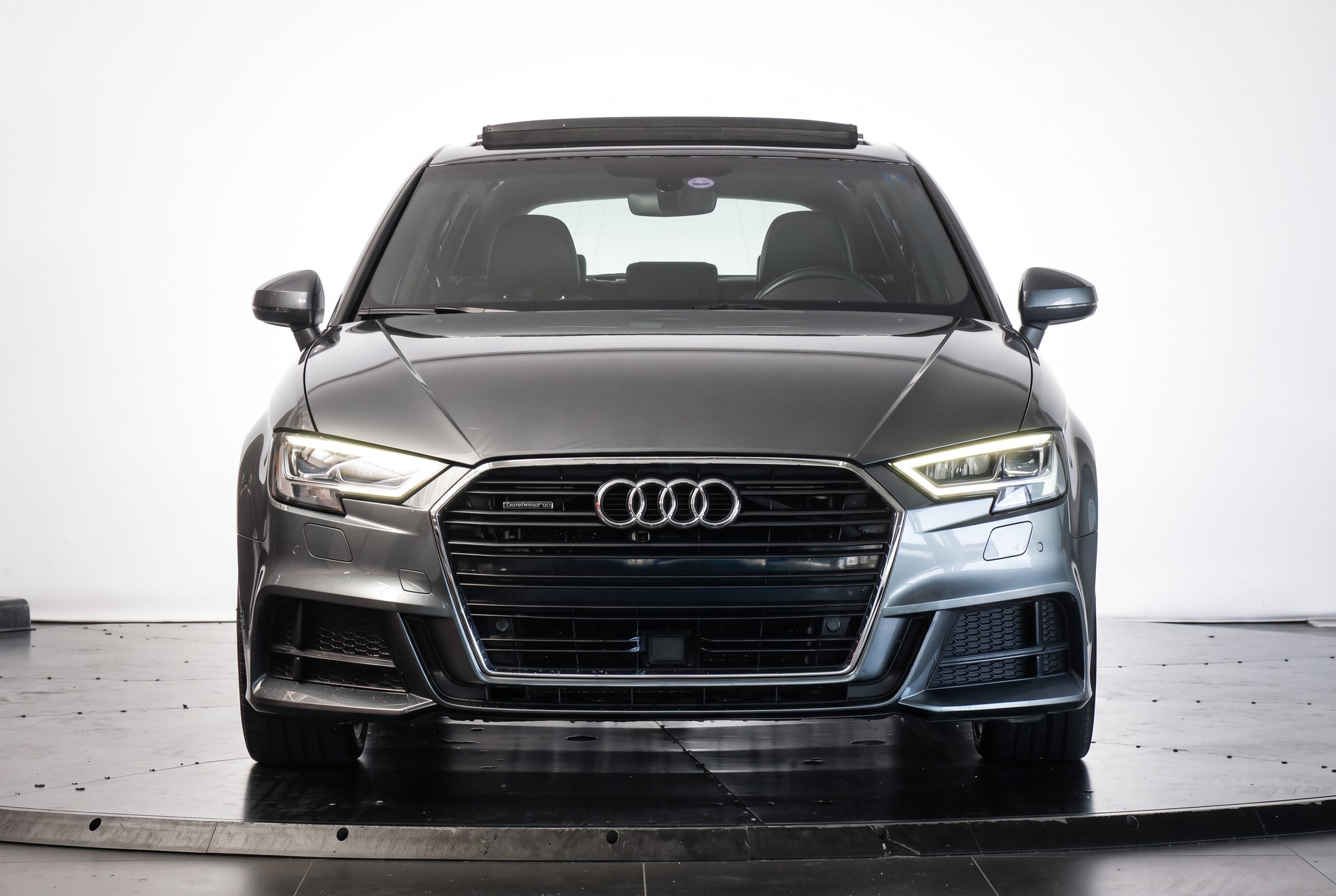 AUDI A3 Sportback 2.0 TFSI Sport quattro S-tronic • Gris Daytona • S line • Virtual Cockpit-showroom-element-1