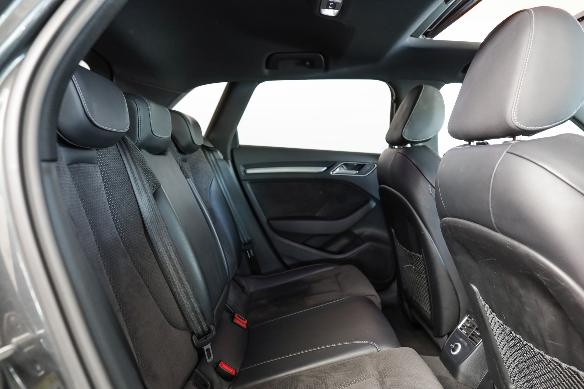 AUDI A3 Sportback 2.0 TFSI Sport quattro S-tronic • Gris Daytona • S line • Virtual Cockpit-image-12