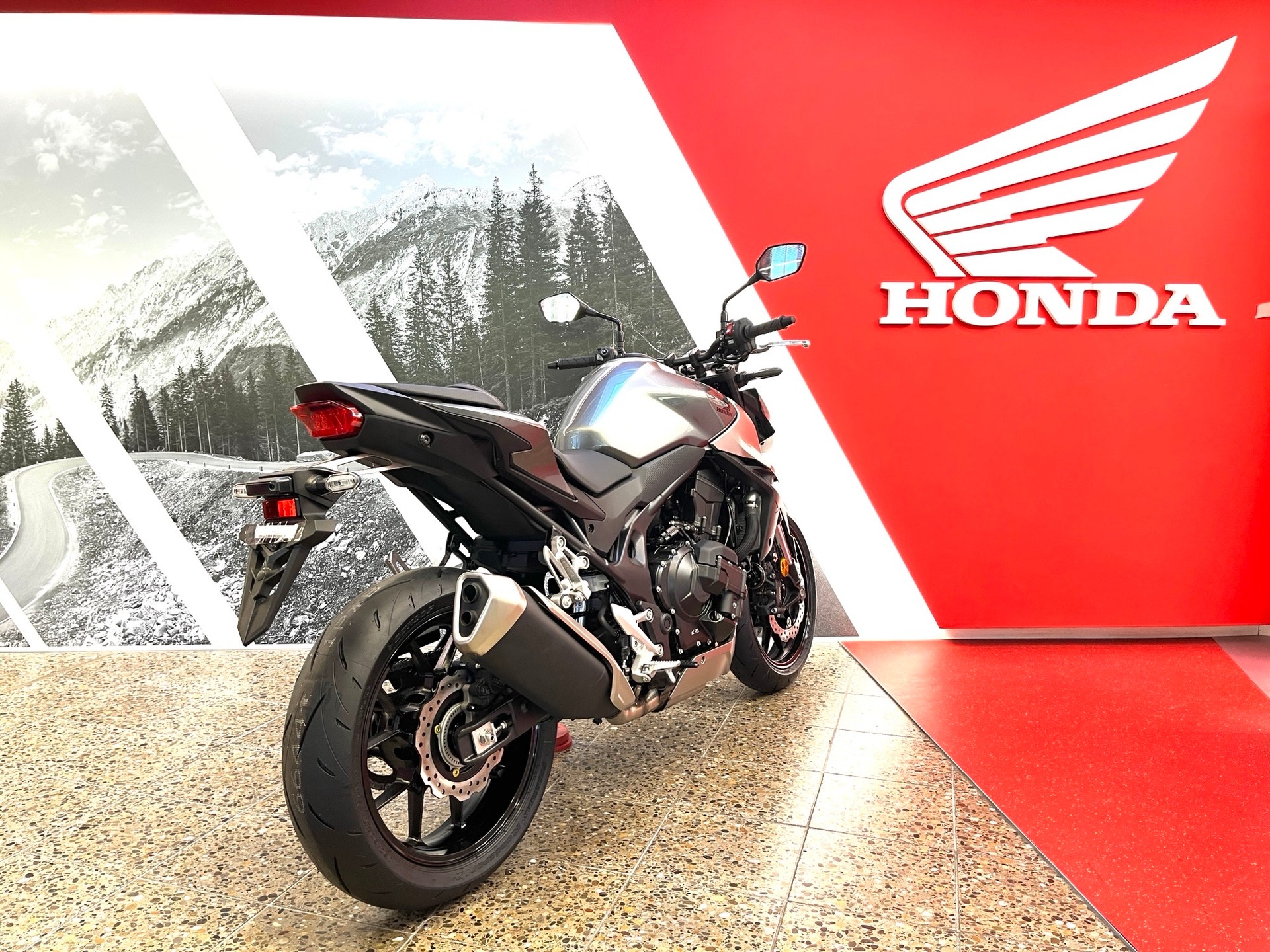 HONDA CB 750 Hornet E-CLUTCH YM2027-image-3