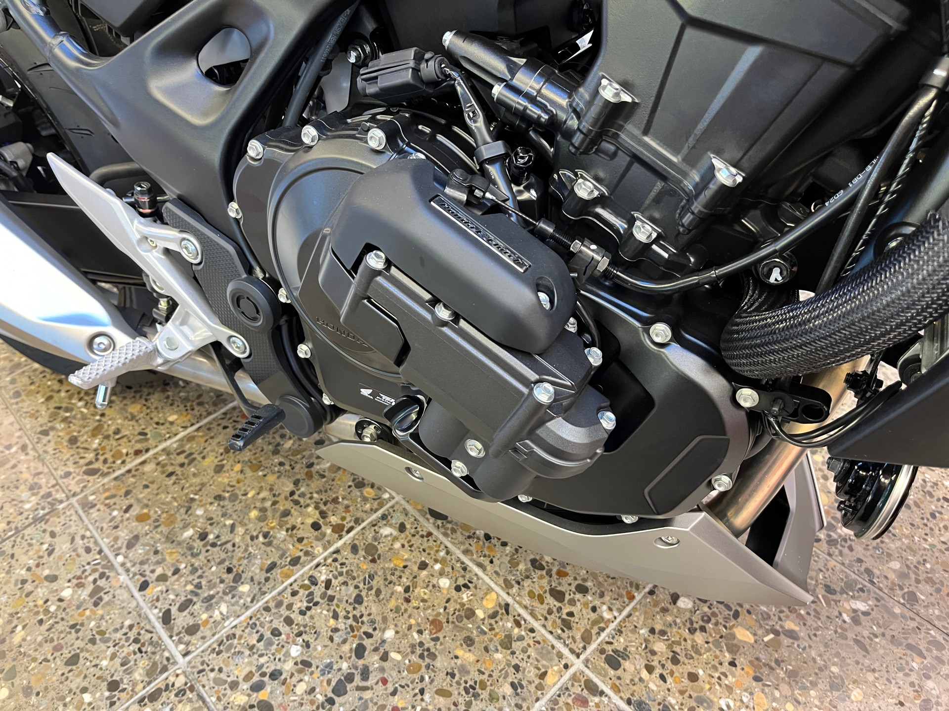 HONDA CB 750 Hornet E-CLUTCH YM2027-image-5
