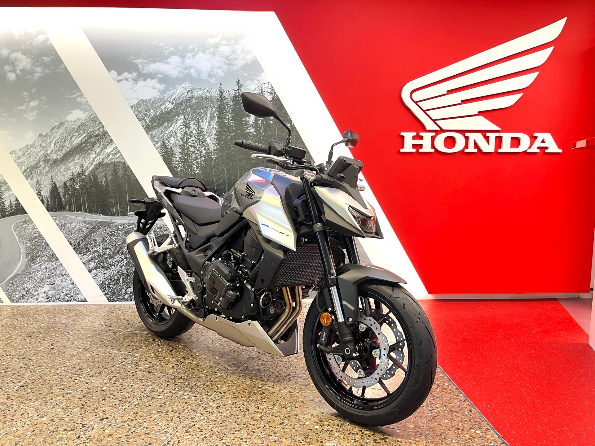 HONDA CB 750 Hornet E-CLUTCH YM2027-image-2