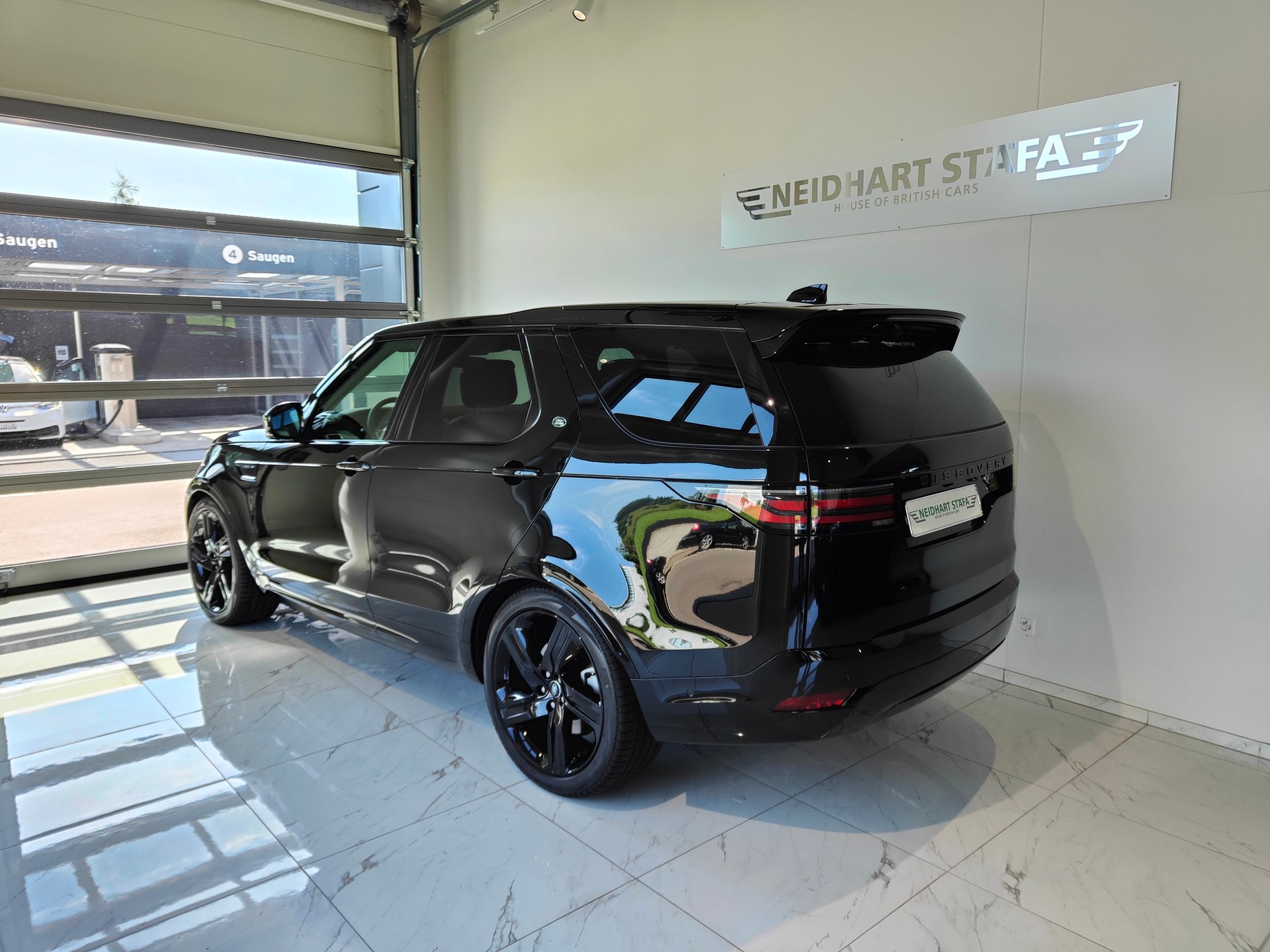 LAND ROVER Discovery 3.0 i6 360 R-Dynamic HSE AWD Automatic-showroom-element-2