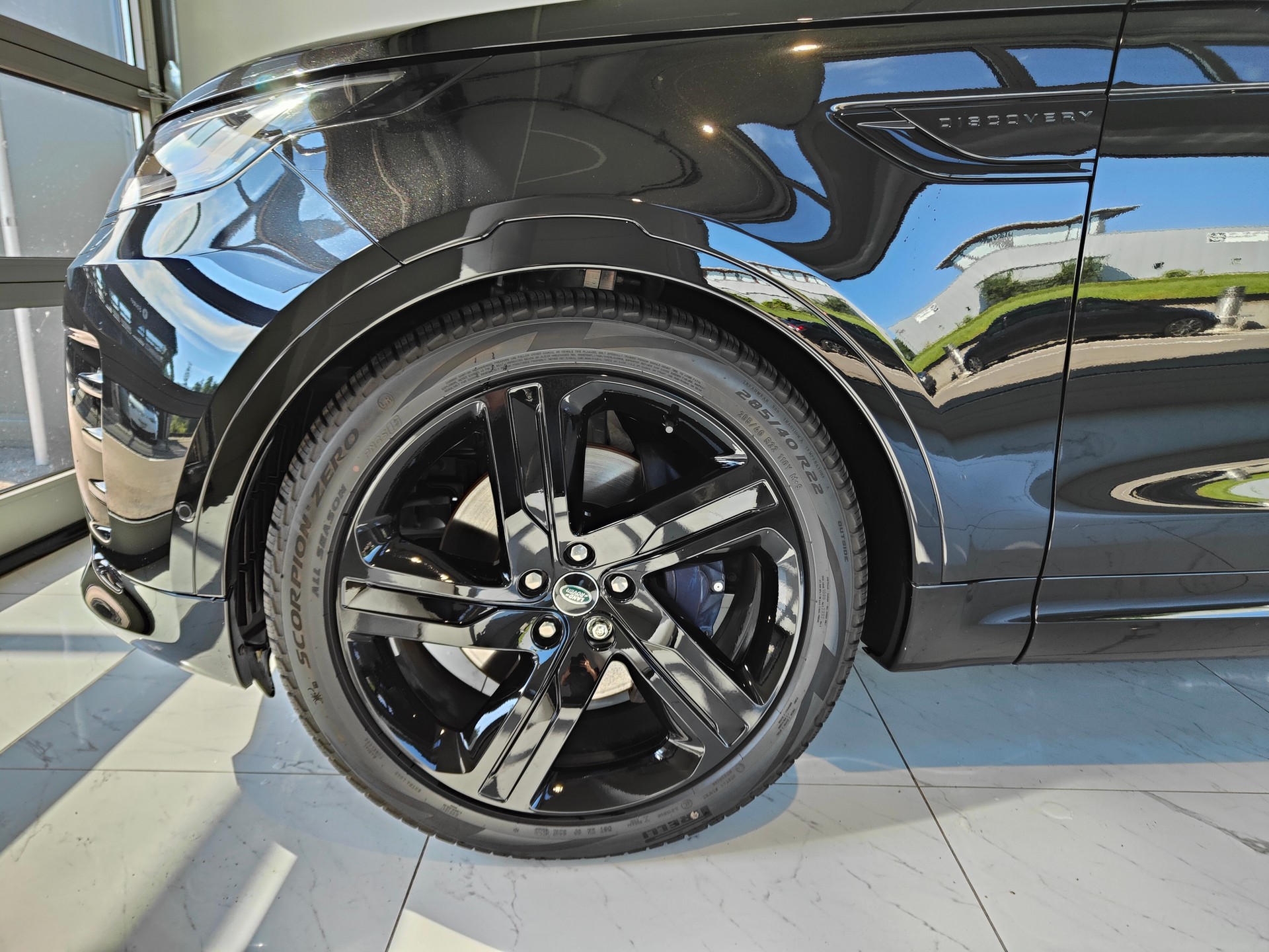 LAND ROVER Discovery 3.0 i6 360 R-Dynamic HSE AWD Automatic-image-12