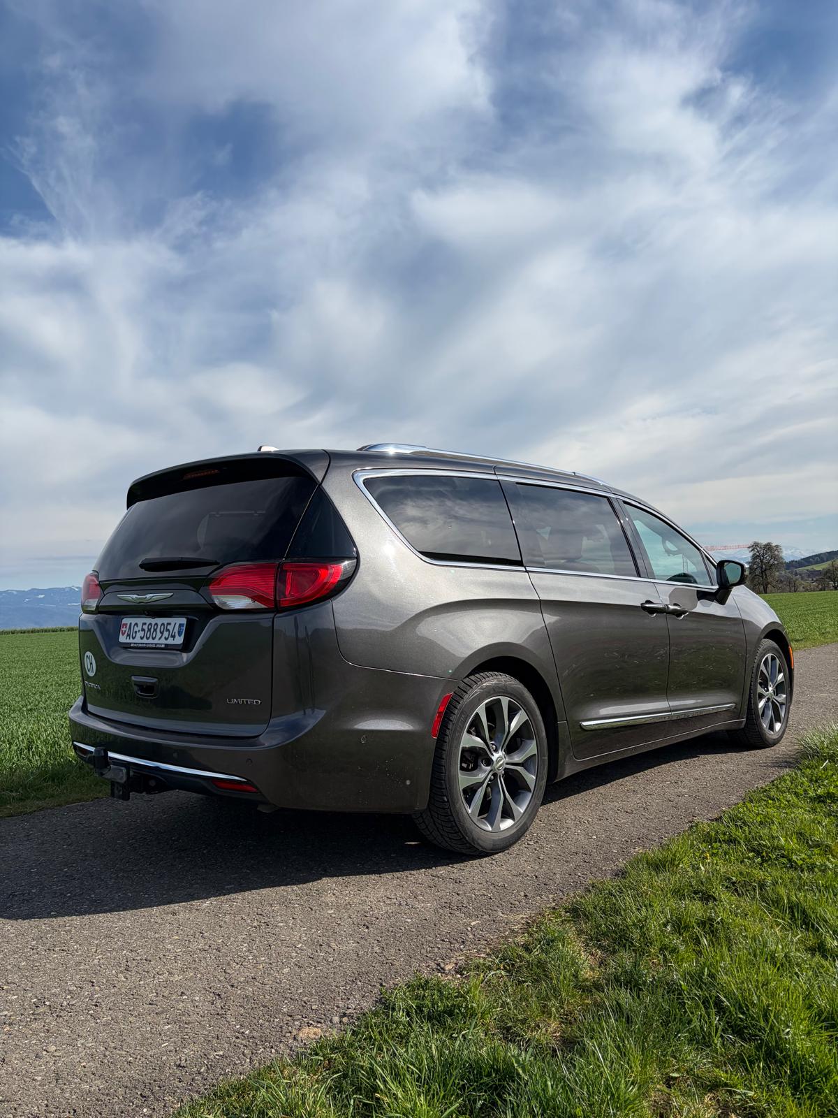 CHRYSLER Pacifica Limited-image-3