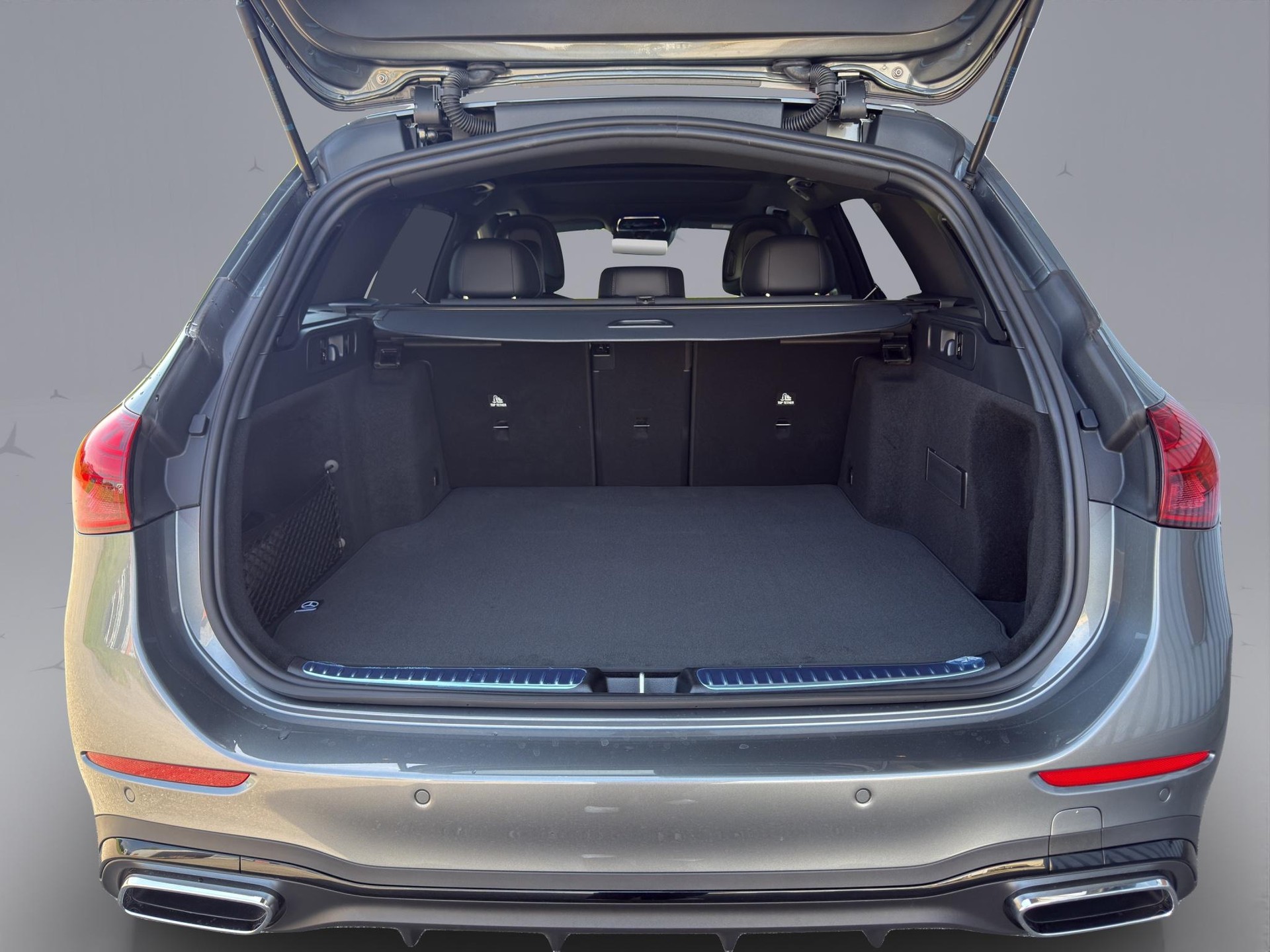MERCEDES-BENZ C 220 d Swiss Star AMG Line 4matic Kombi-image-17