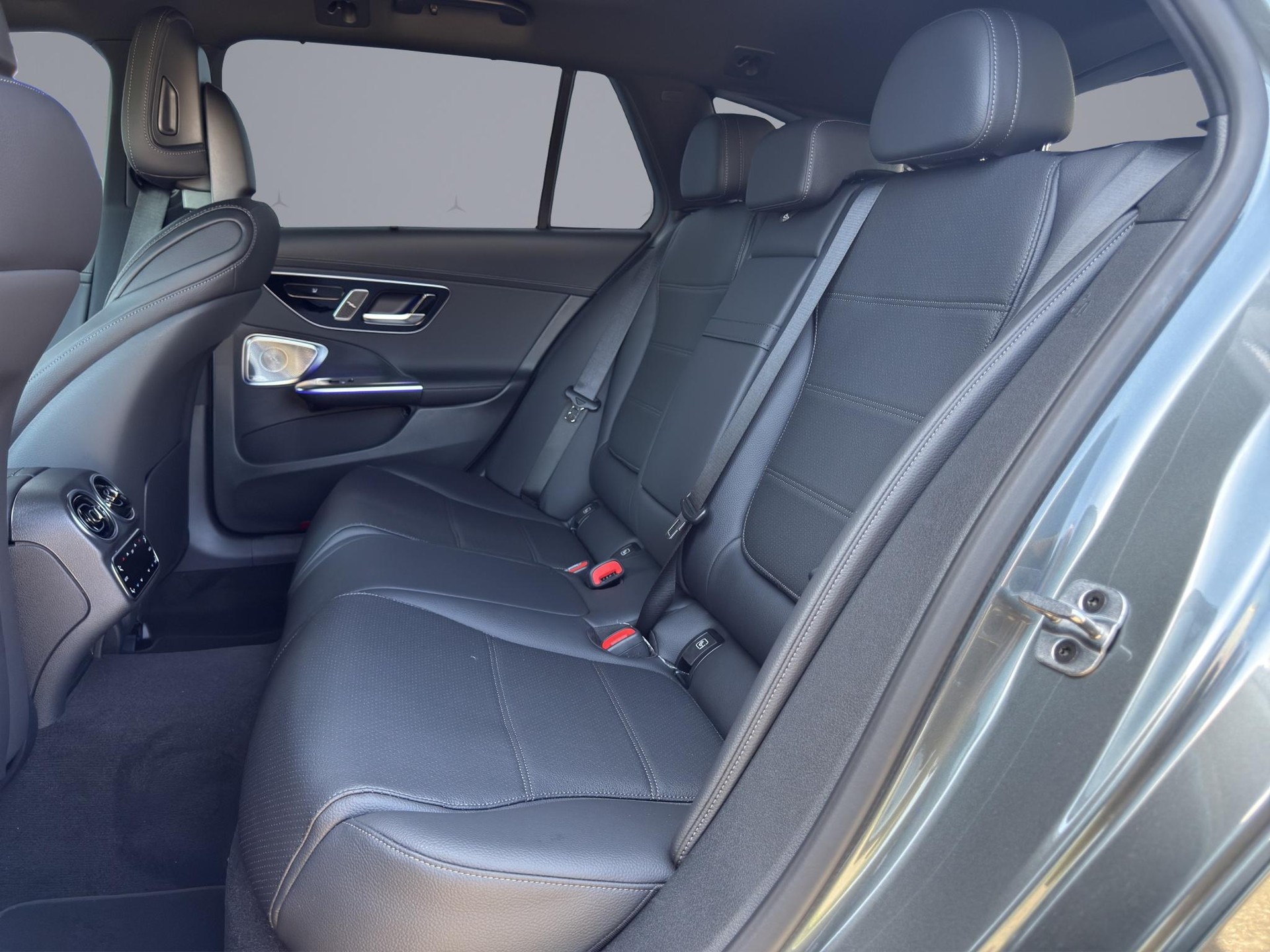 MERCEDES-BENZ C 220 d Swiss Star AMG Line 4matic Kombi-image-11