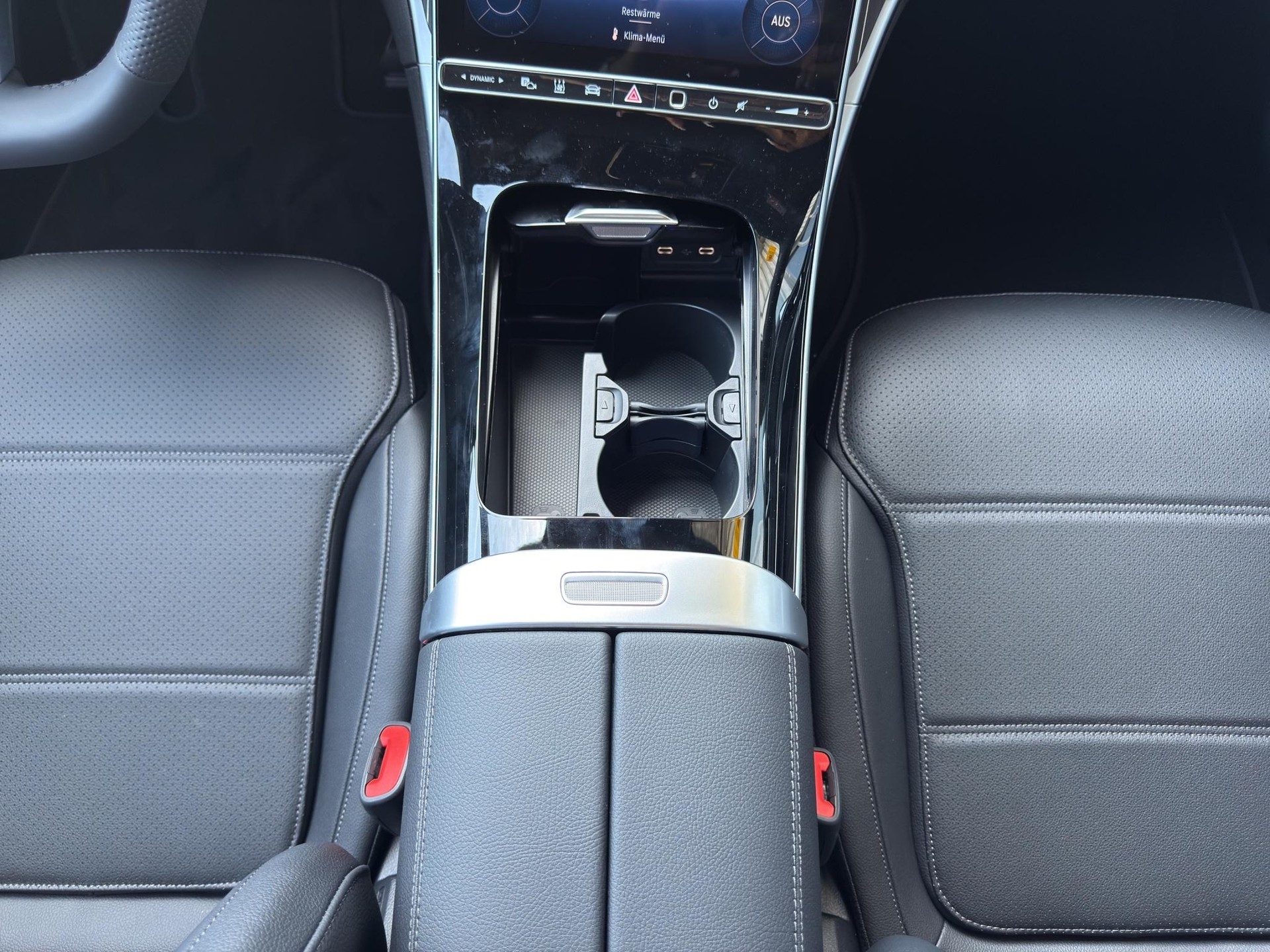 MERCEDES-BENZ C 220 d Swiss Star AMG Line 4matic Kombi-image-13
