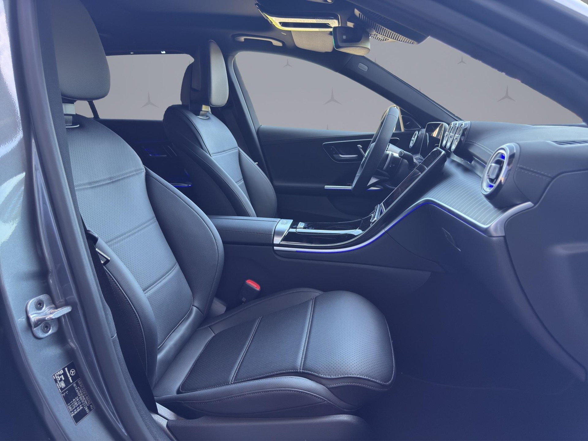 MERCEDES-BENZ C 220 d Swiss Star AMG Line 4matic Kombi-image-15