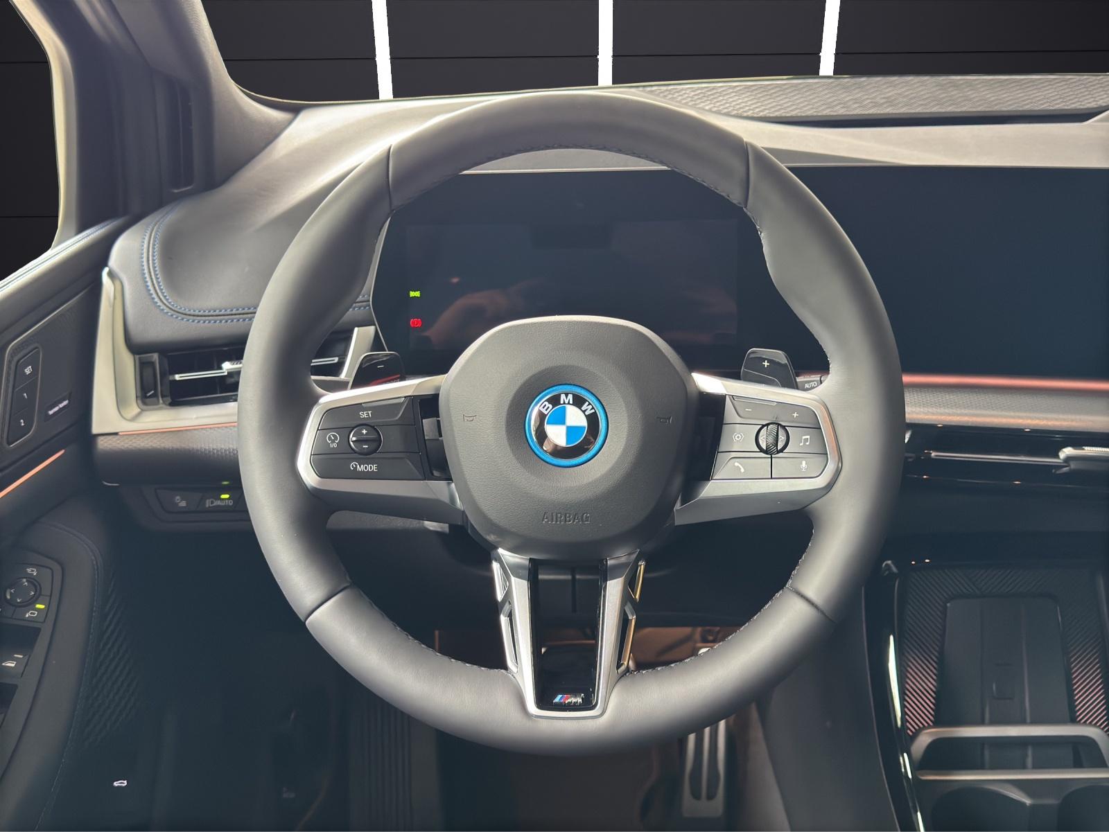 BMW 230e xDrive paddles Active Tourer-image-5