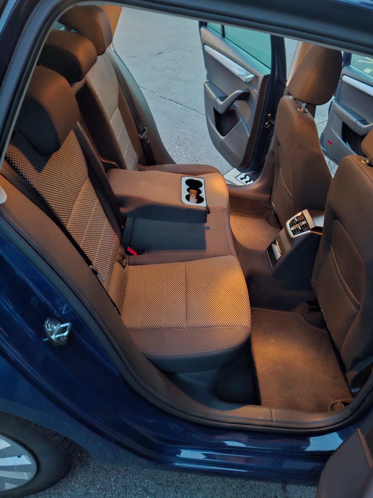 SKODA Octavia Combi 1.6 TDI Ambition DSG-image-15
