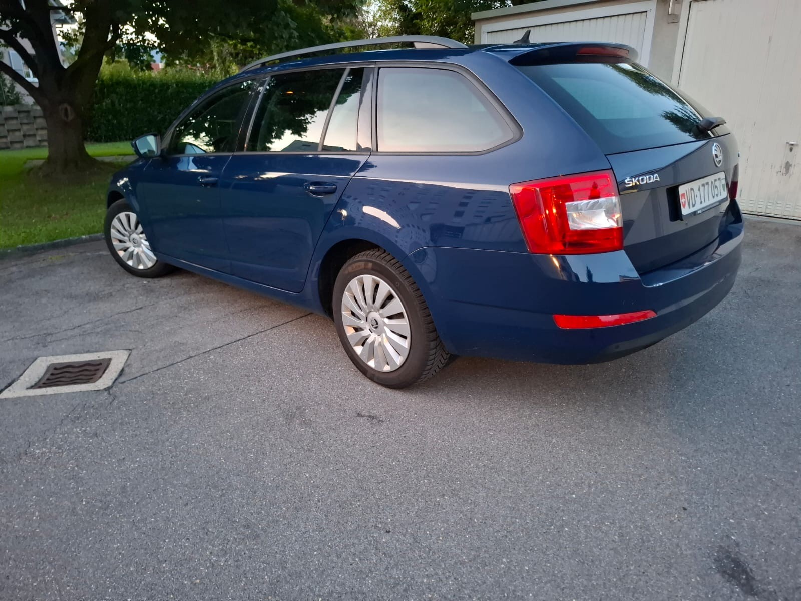 SKODA Octavia Combi 1.6 TDI Ambition DSG-image-3
