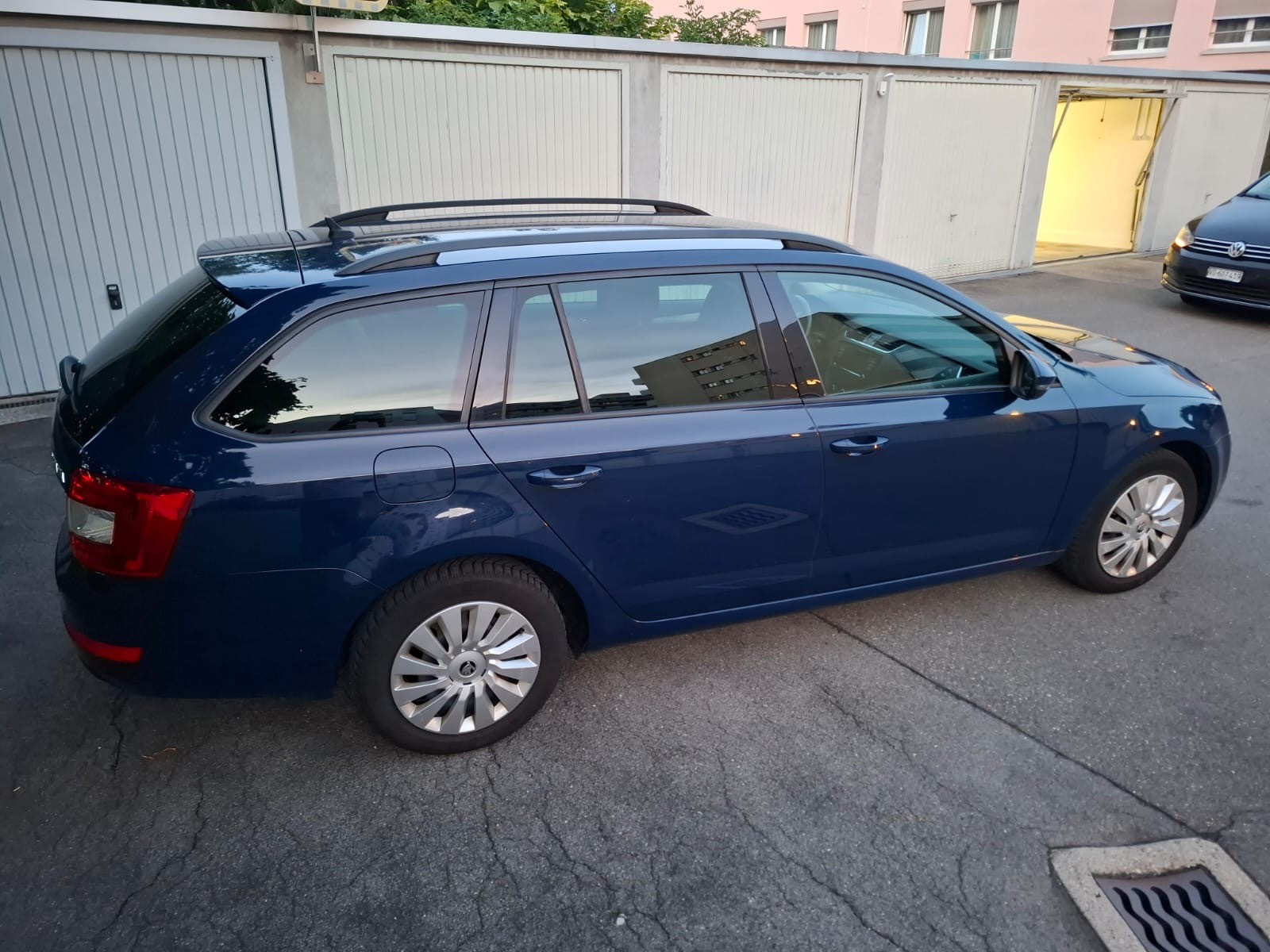 SKODA Octavia Combi 1.6 TDI Ambition DSG-image-5