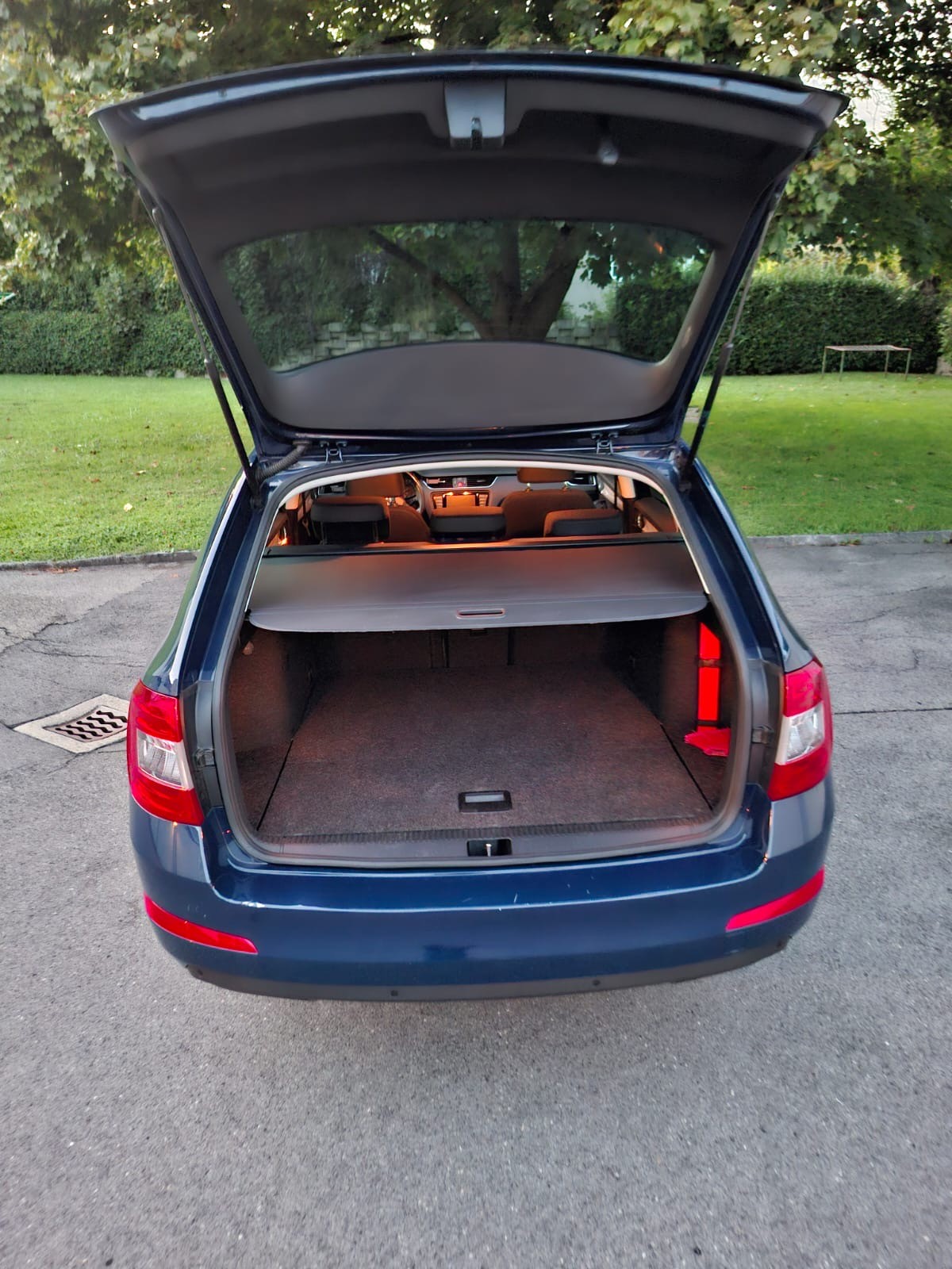 SKODA Octavia Combi 1.6 TDI Ambition DSG-image-14