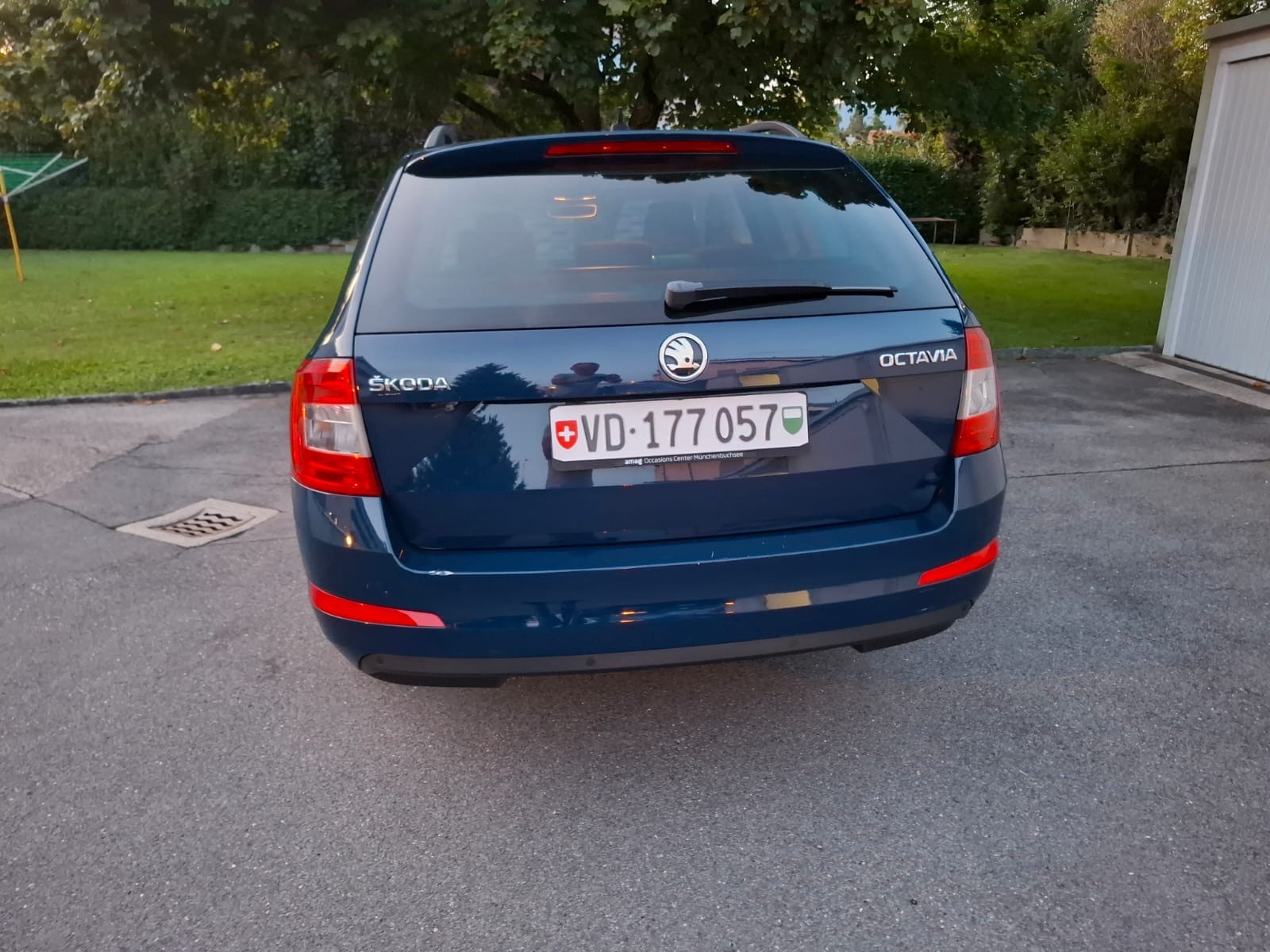 SKODA Octavia Combi 1.6 TDI Ambition DSG-image-2