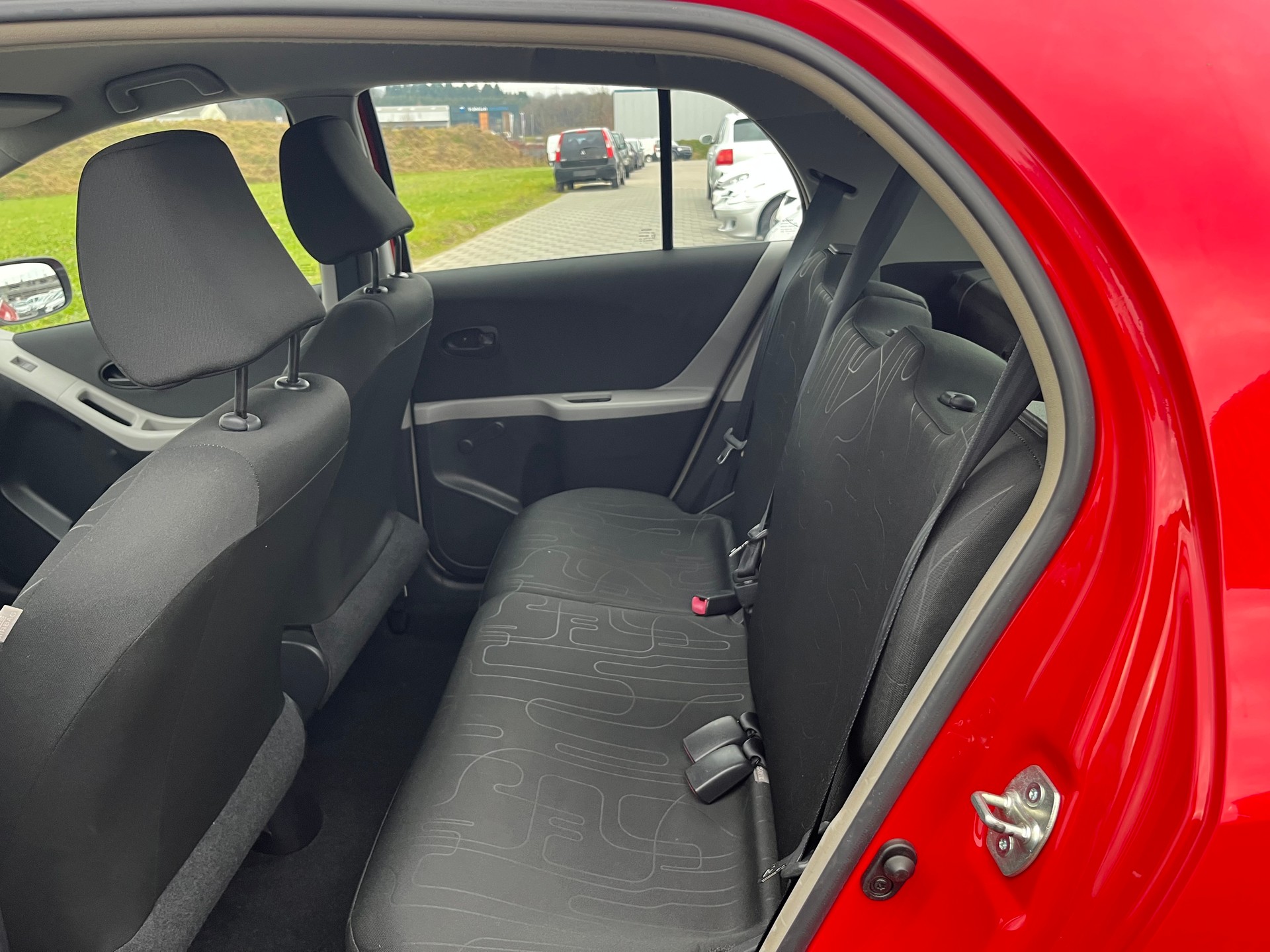 TOYOTA Yaris 1.33 Linea Sol Premium-image-10
