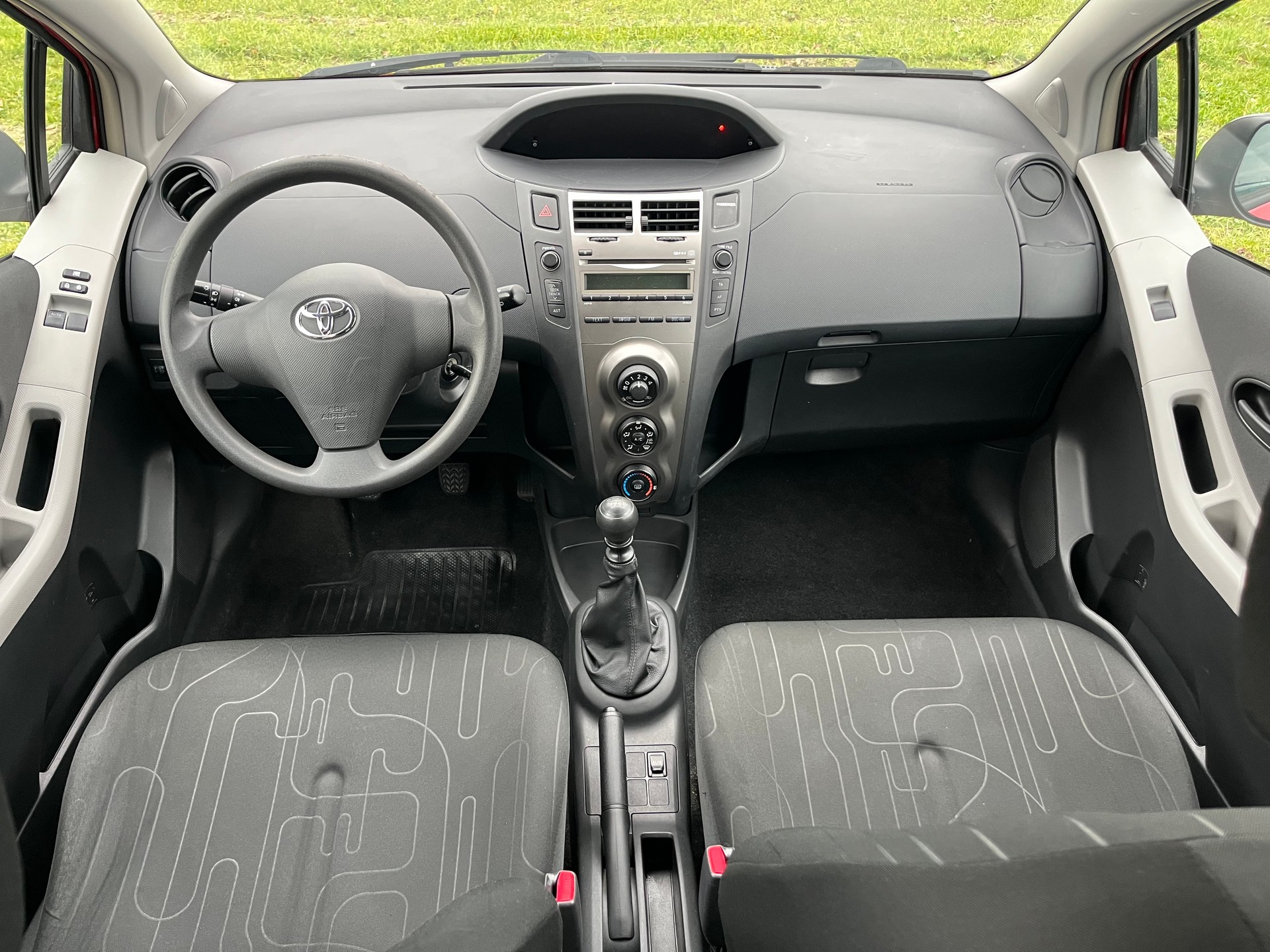 TOYOTA Yaris 1.33 Linea Sol Premium-image-13