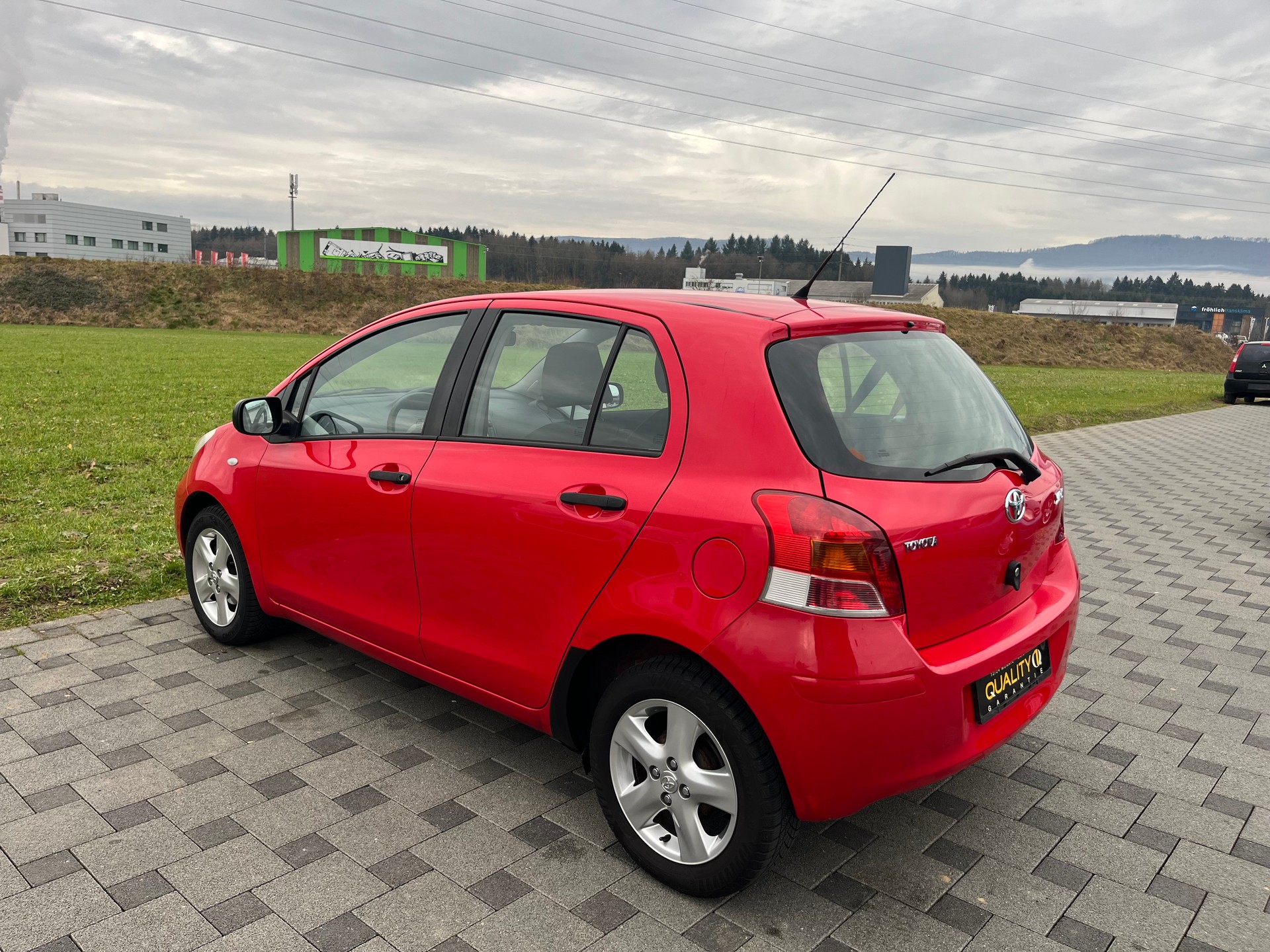 TOYOTA Yaris 1.33 Linea Sol Premium-image-5