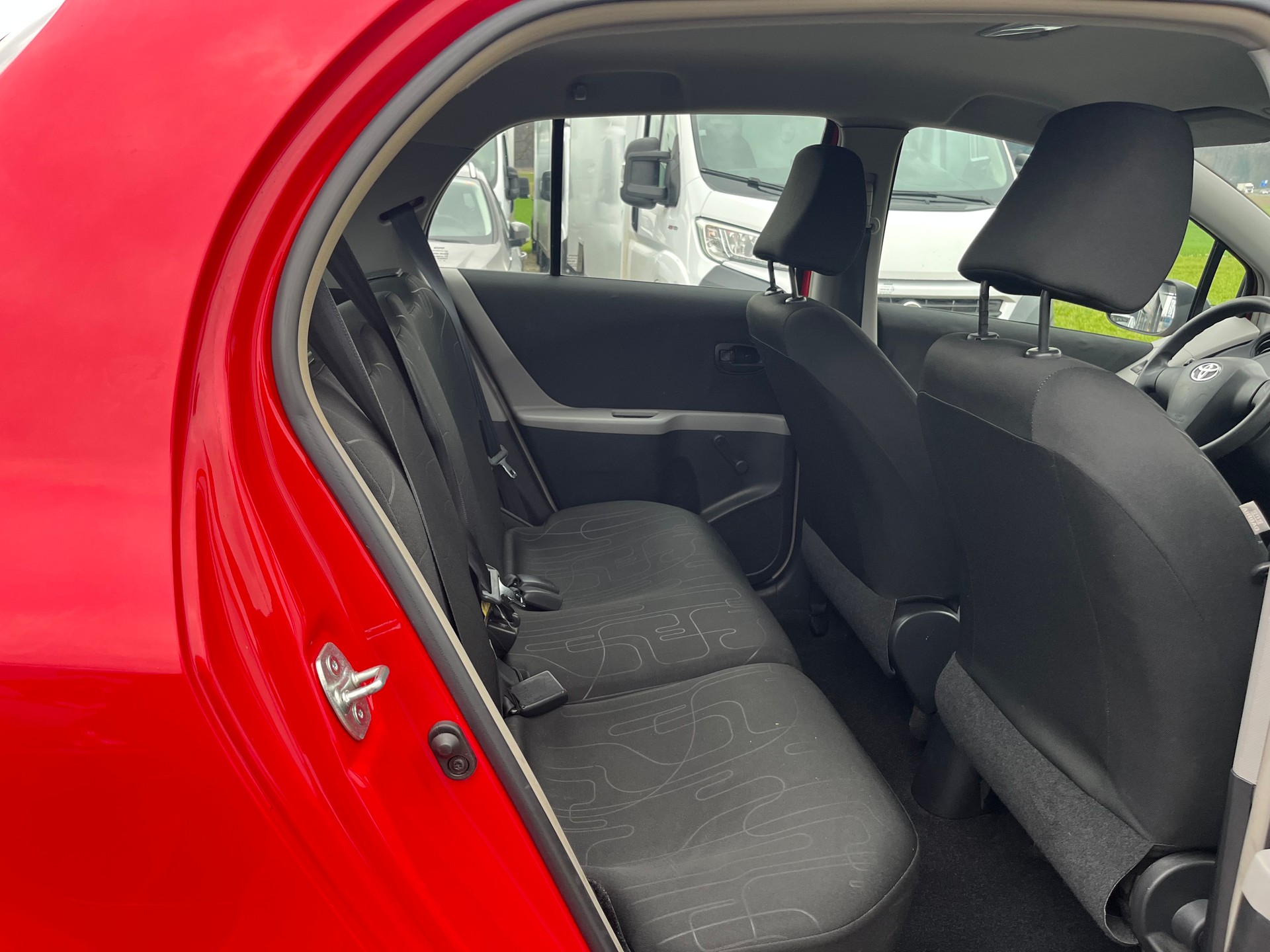 TOYOTA Yaris 1.33 Linea Sol Premium-image-12