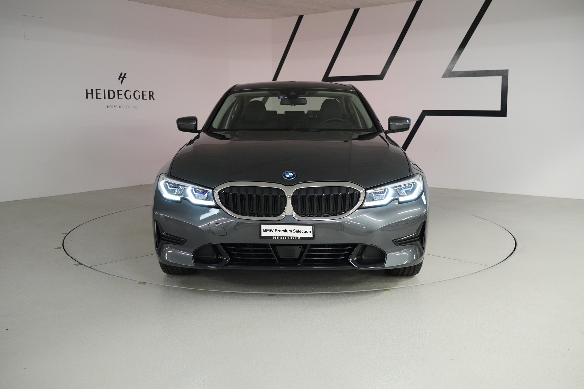 BMW 320e Sport Line Steptronic-showroom-element-2